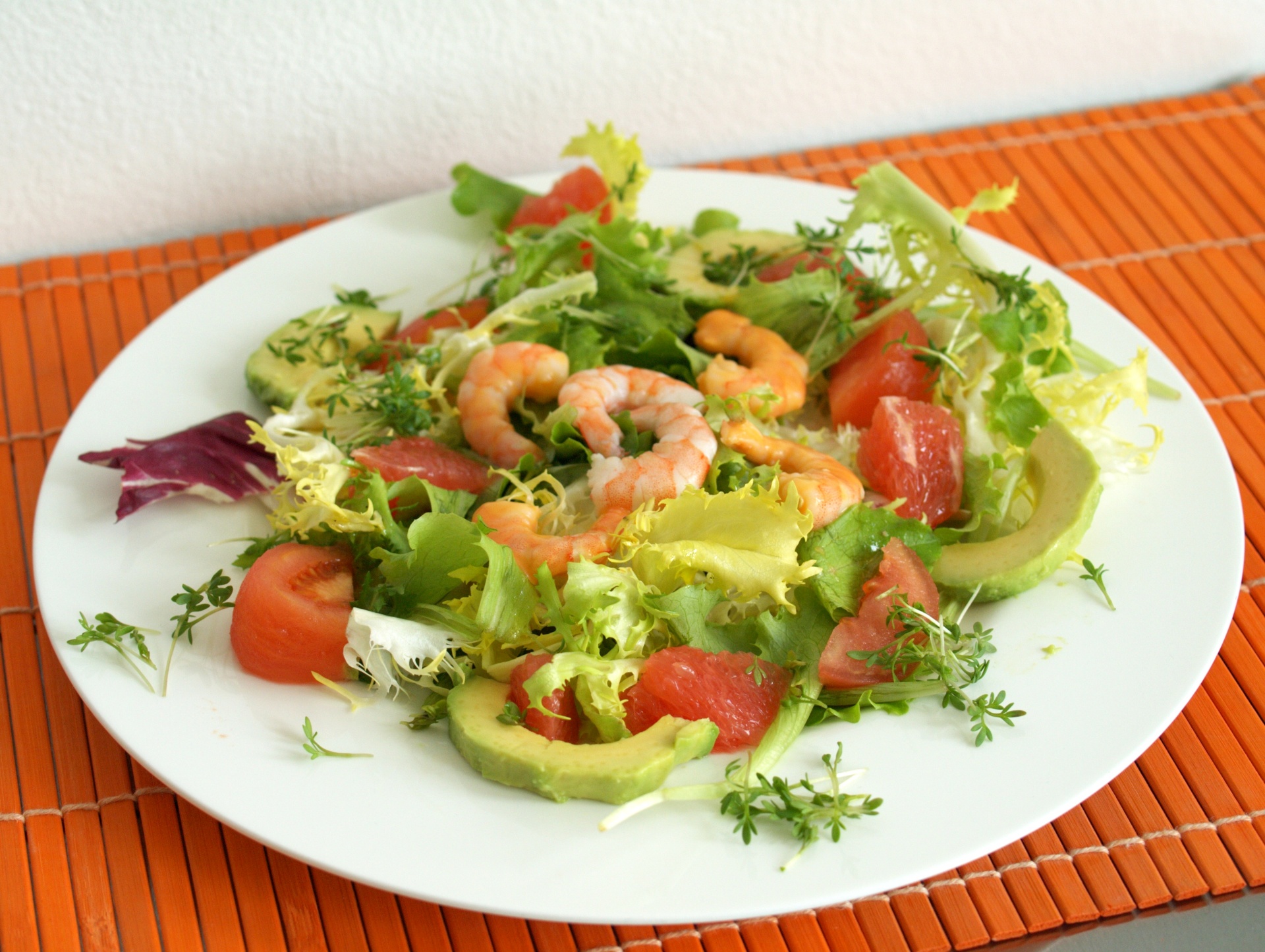 Salat mit Garnelen und Avocado
