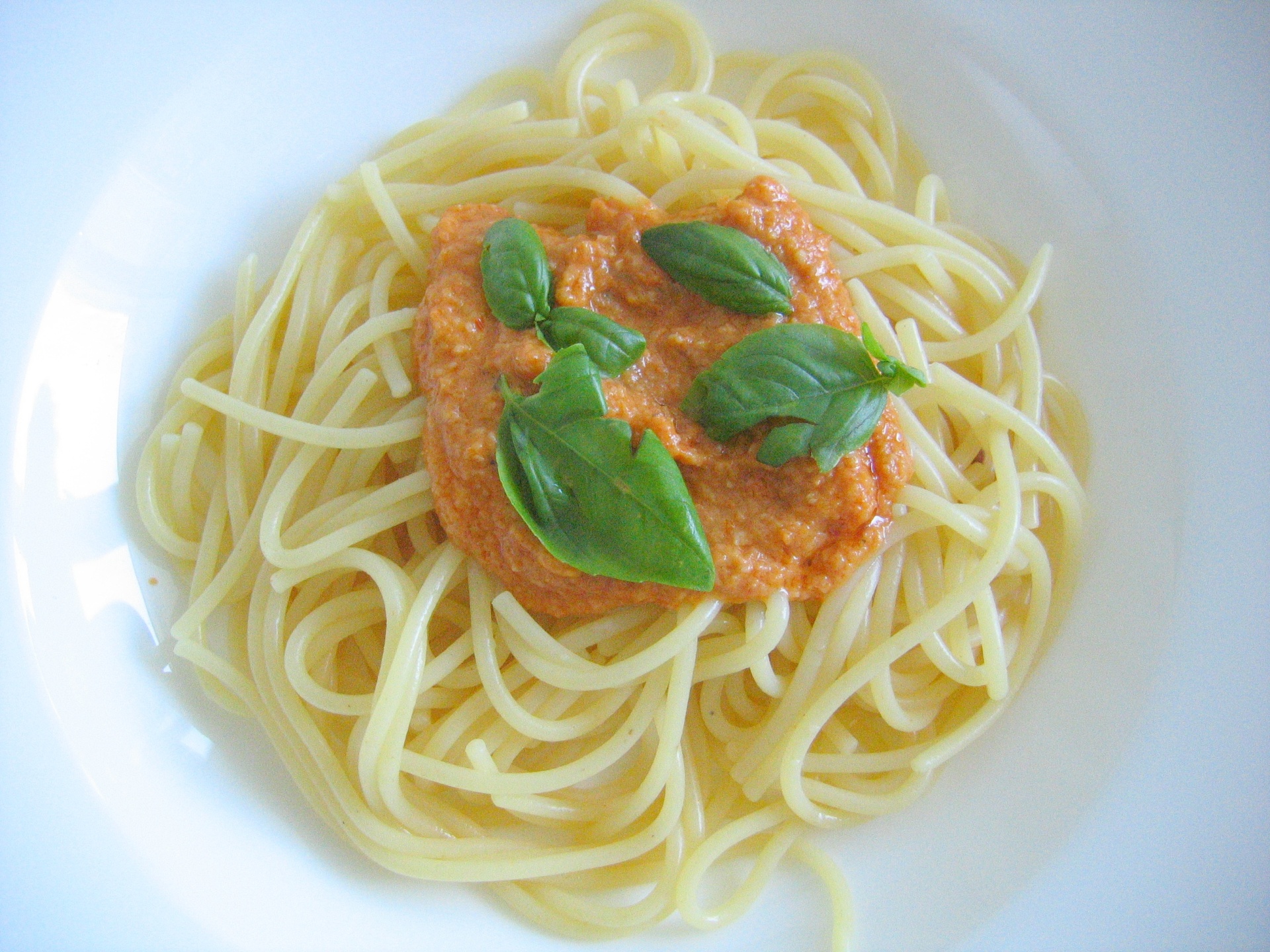 Spaghetti mit Tomatenpesto