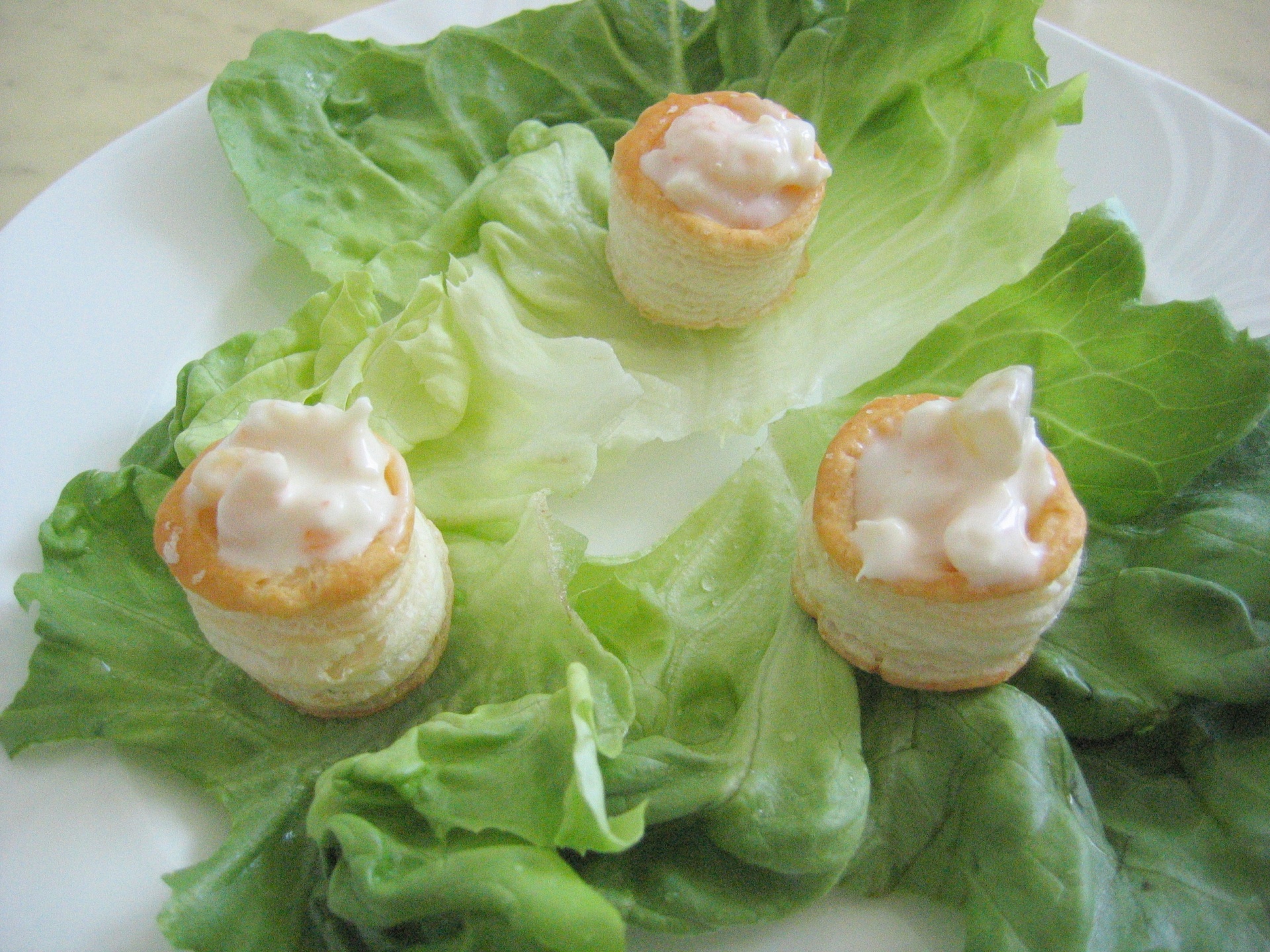 Mini-Pasteten mit Shrimps-Salat