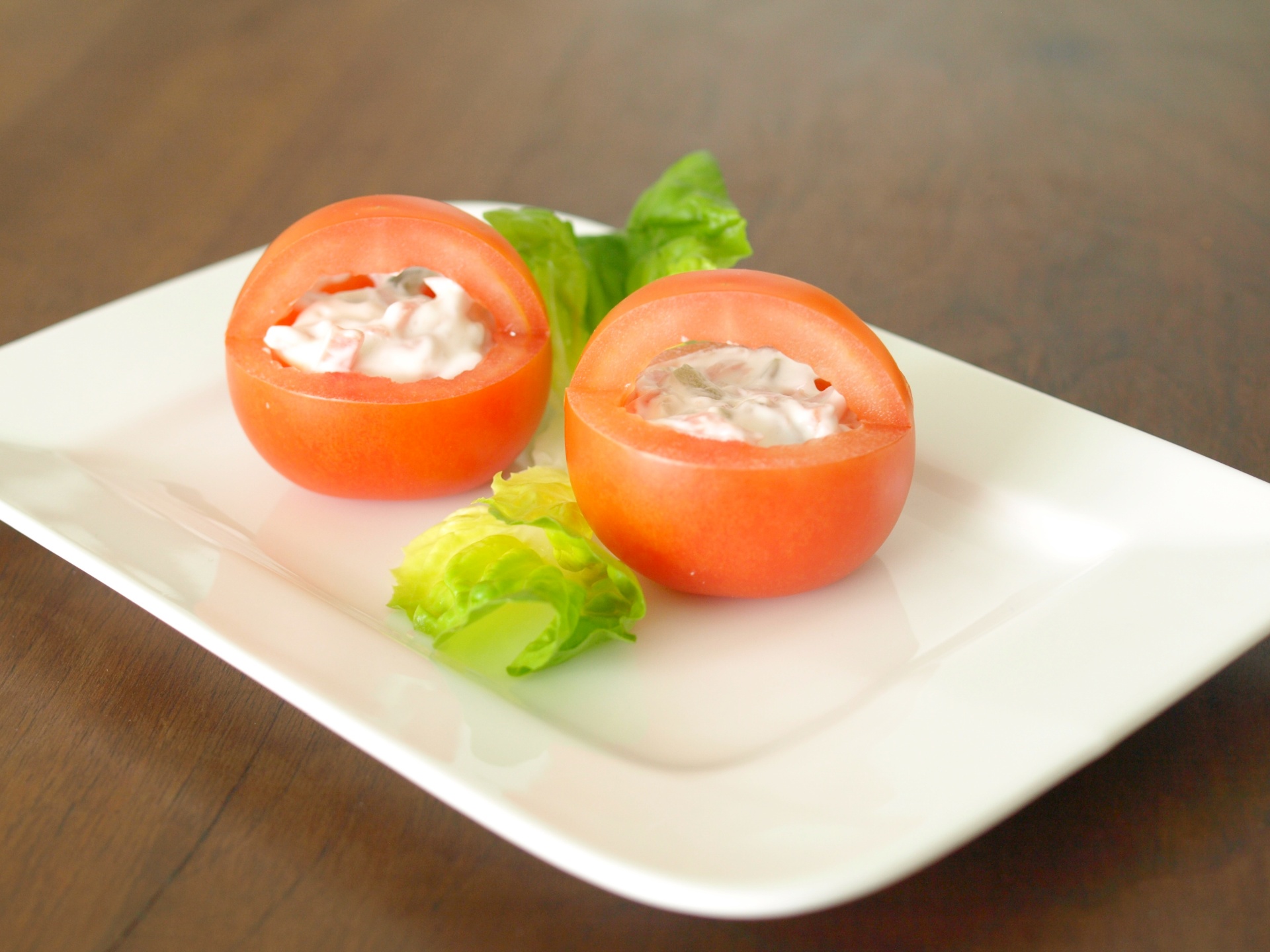 Tomatenkrbchen mit Fleischsalat