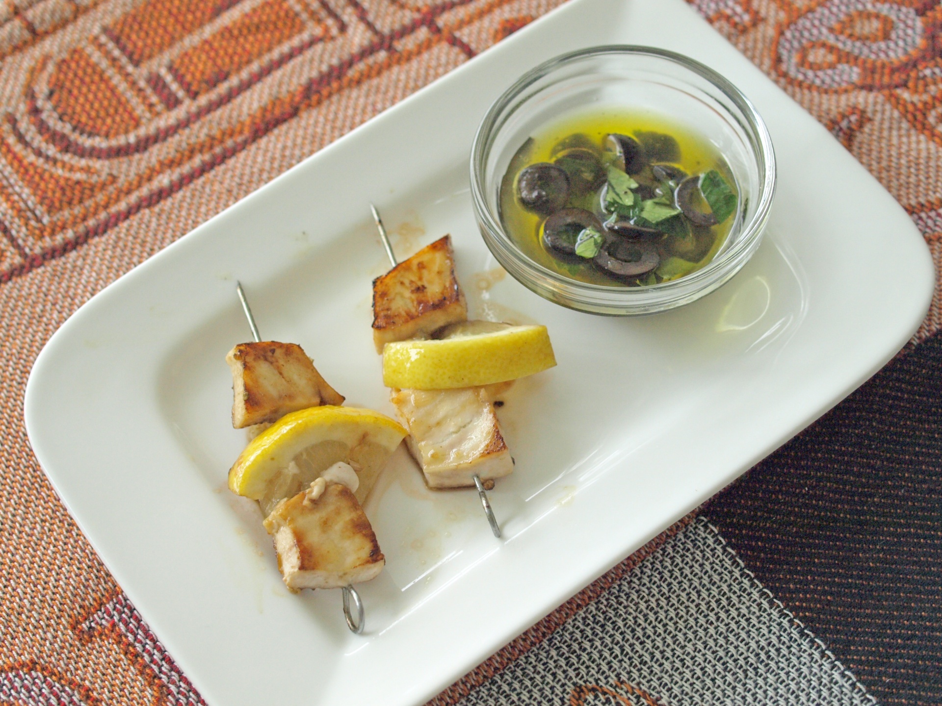 Fischspiee mit Zitronen-Oliven-Sauce