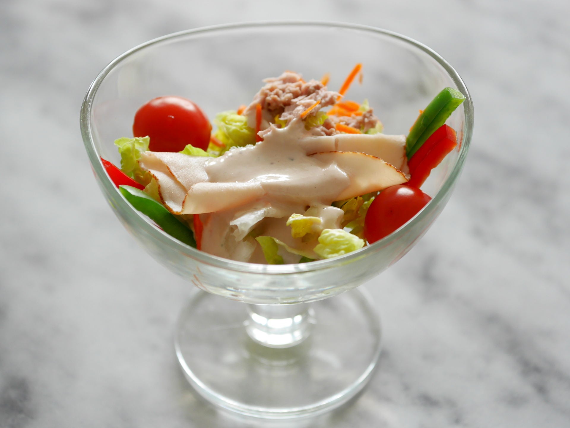 Salat mit Thunfischdressing