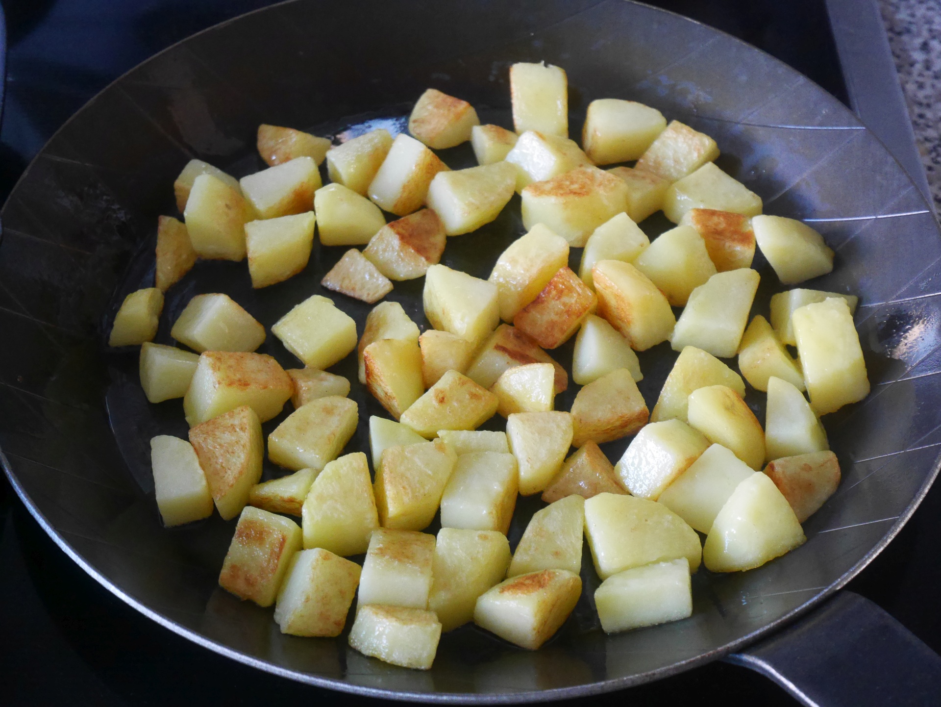 Pommes Rissoles [Bratkartoffeln] in der
              Eisenpfanne