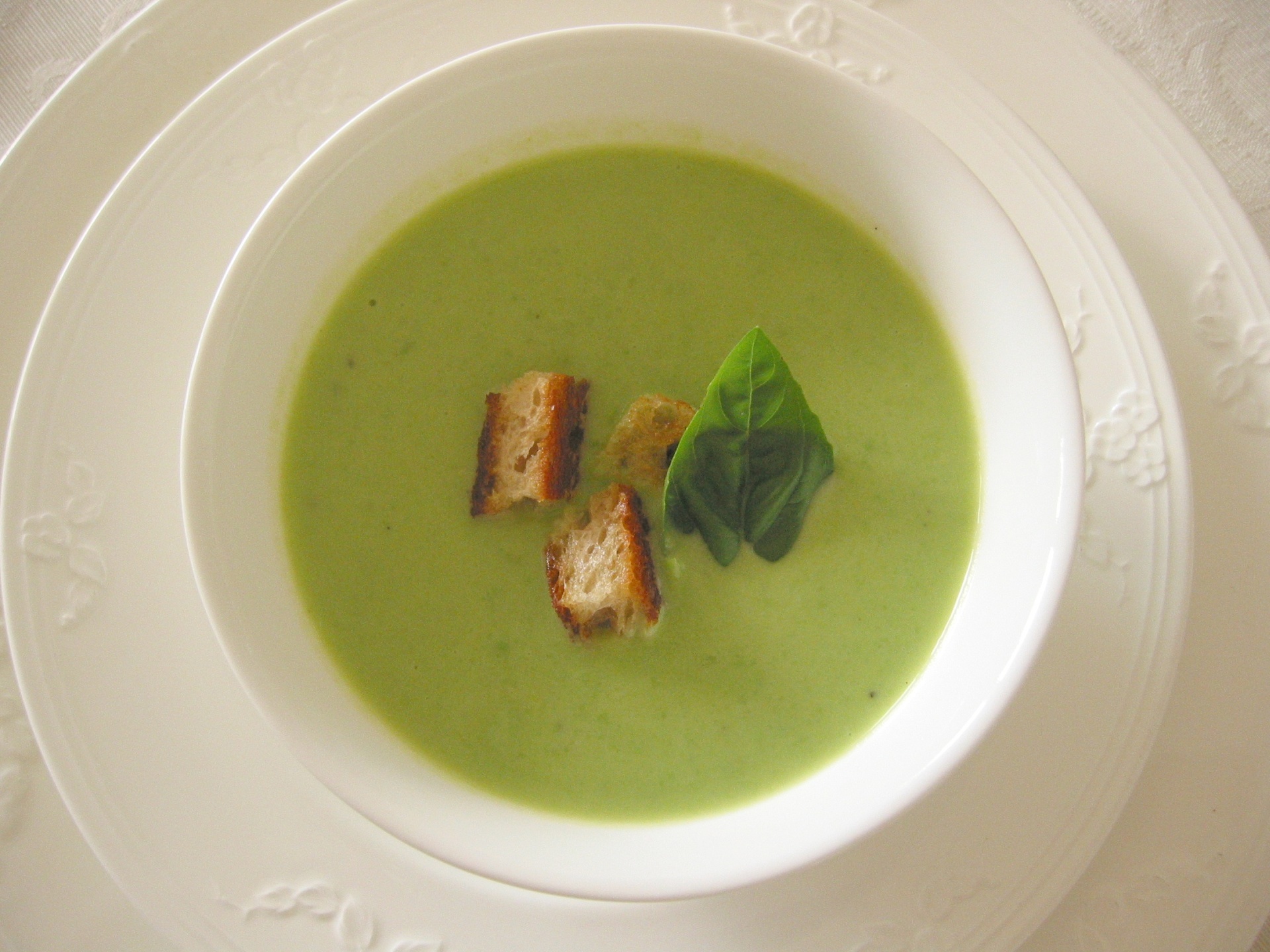 Erbsensuppe mit Crotons