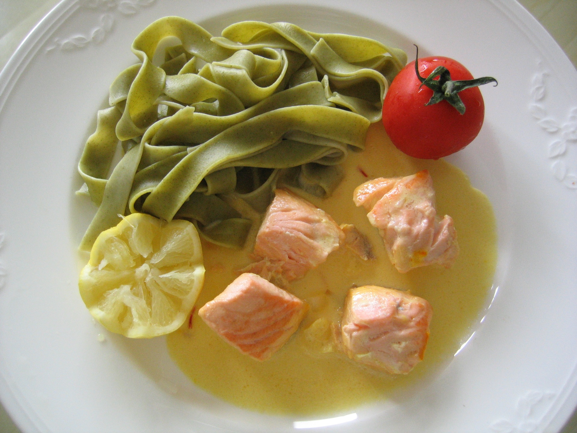 Lachswrfel mit Safran