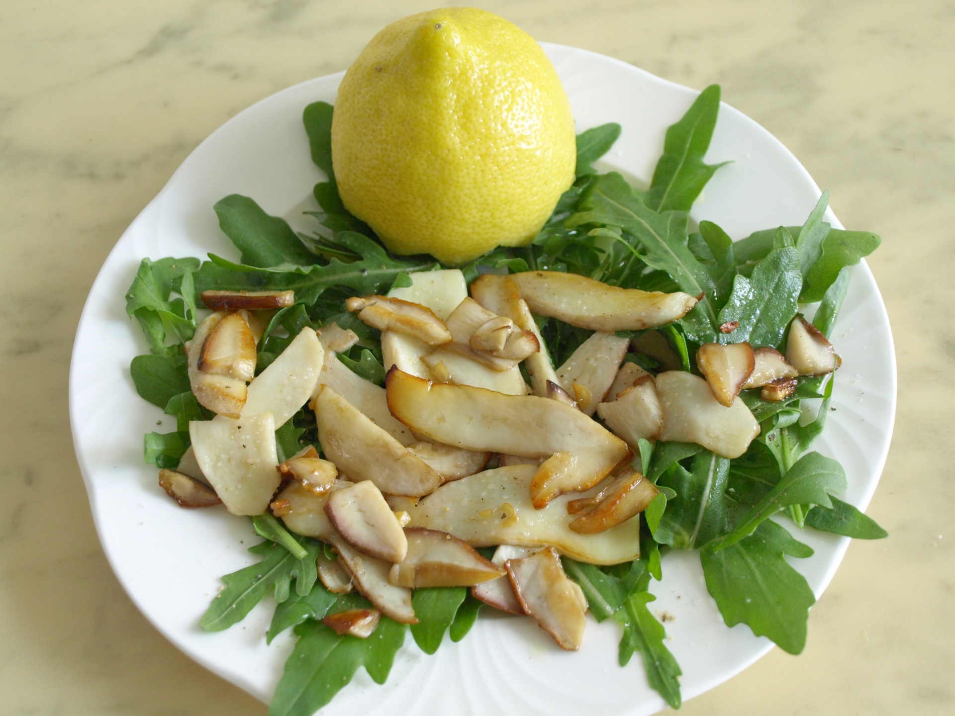 Steinpilze auf Rucola