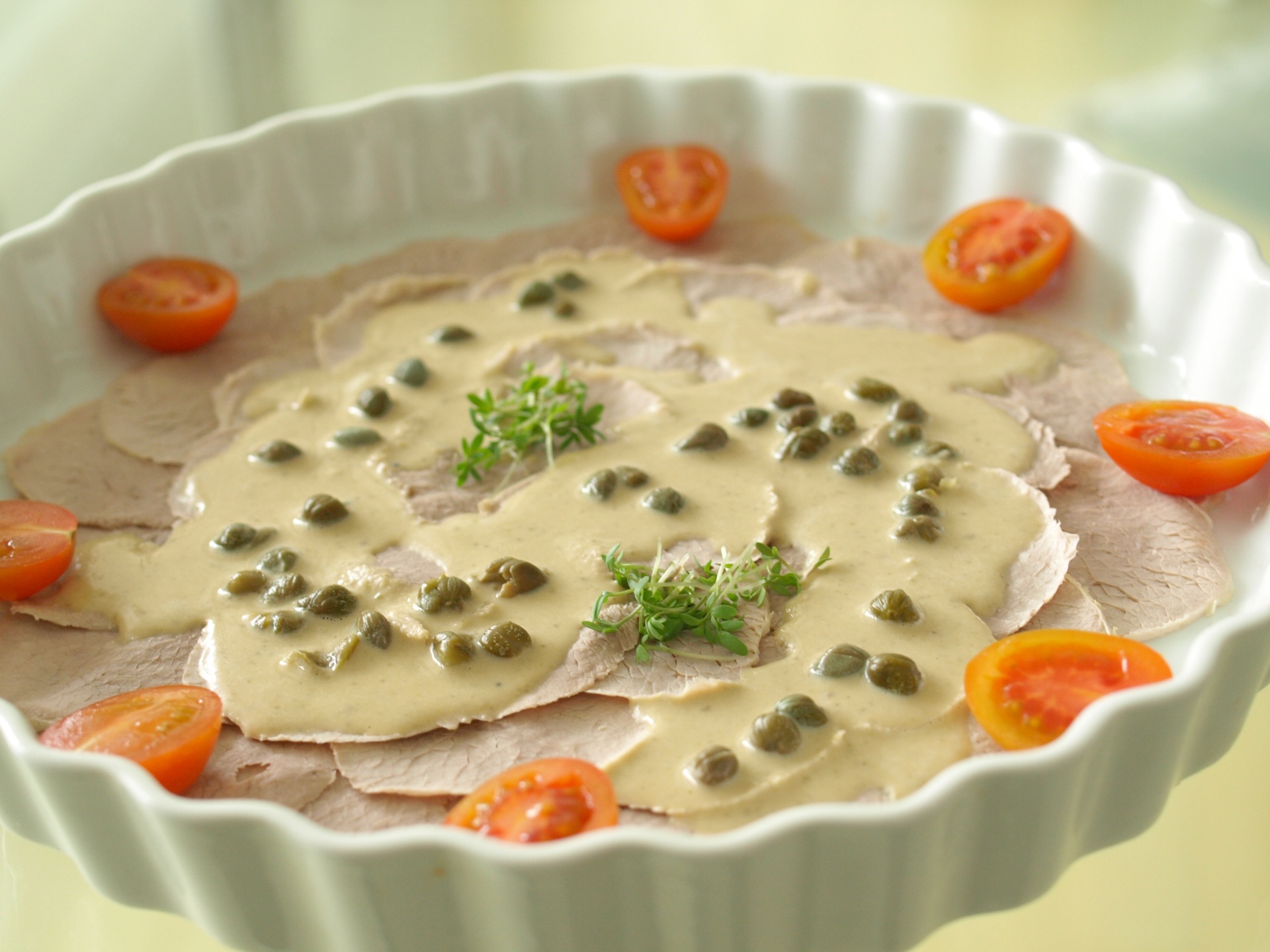 Kalbfleisch in Thunfischsauce