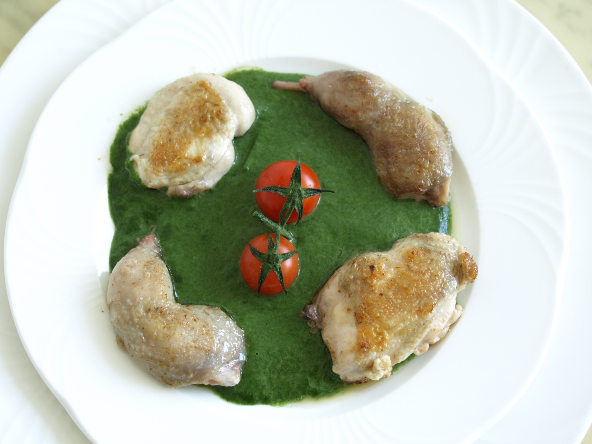 Wachteln auf Spinatsauce