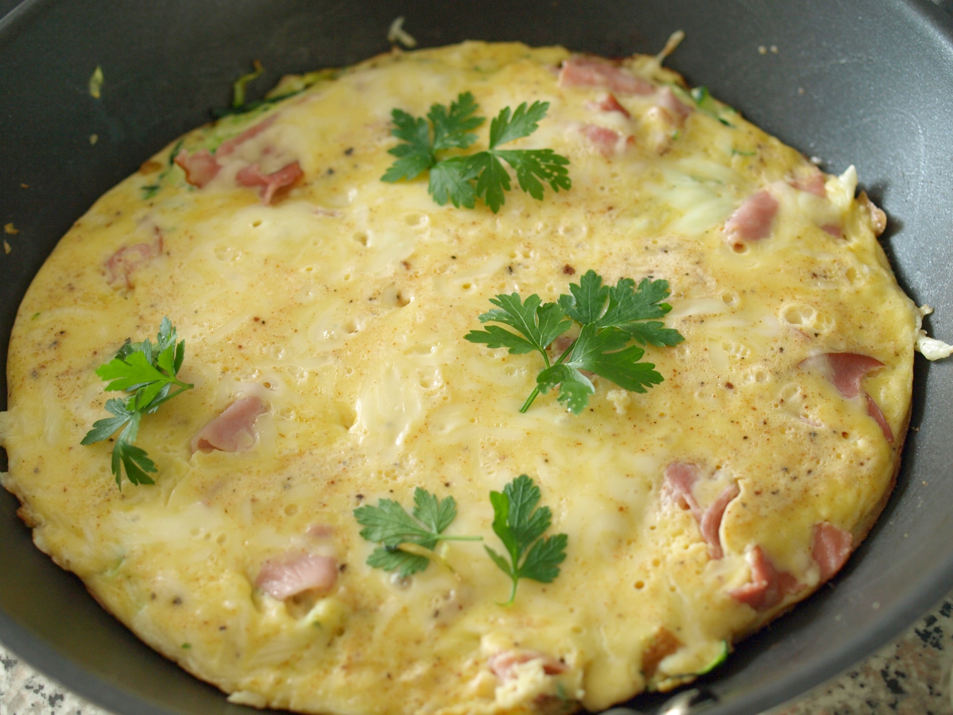 Zucchini-Omelett mit Lachsschinken