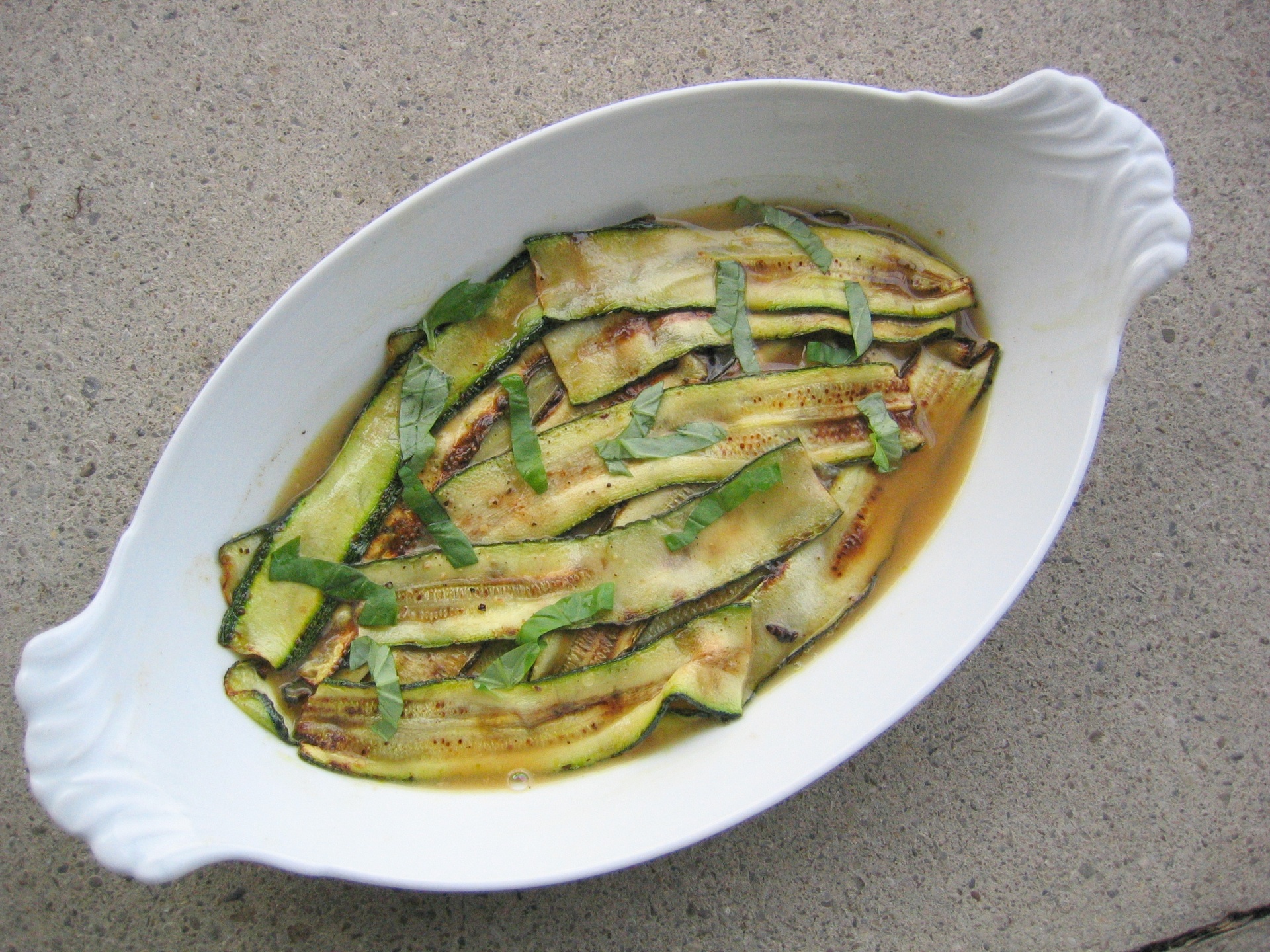 Zucchini mariniert