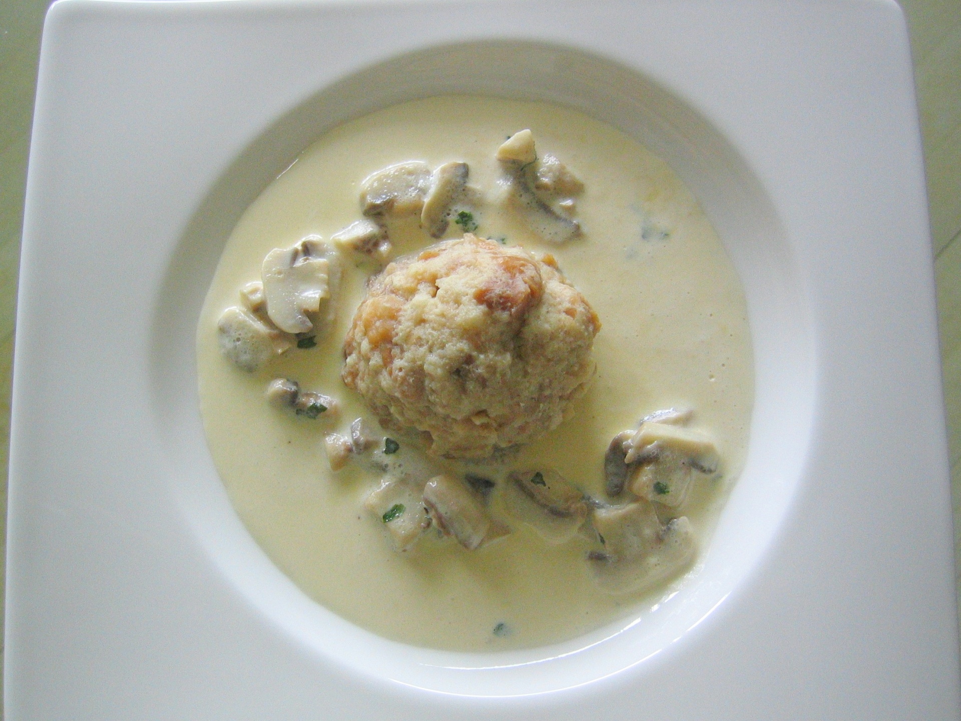 Brezenkndel mit Champignons