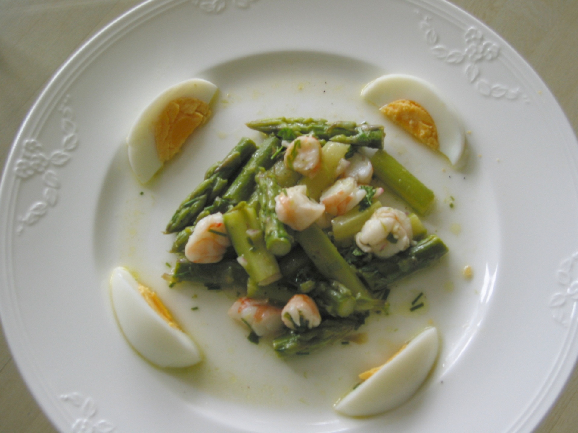 Spargelsalat mit Garnelen
