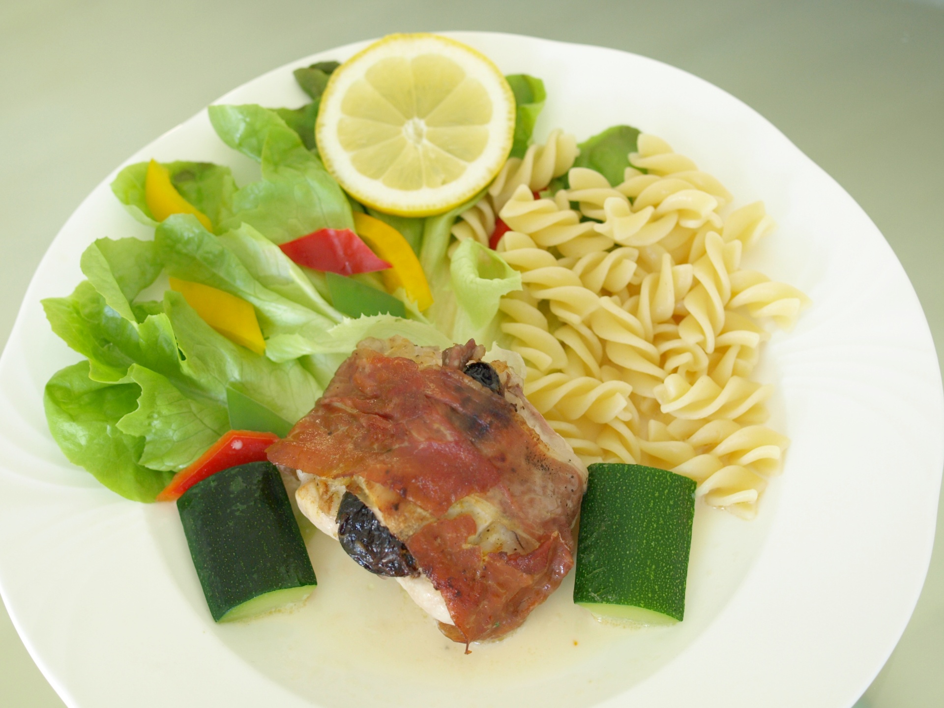 Kaninchen mit Backpflaumen
