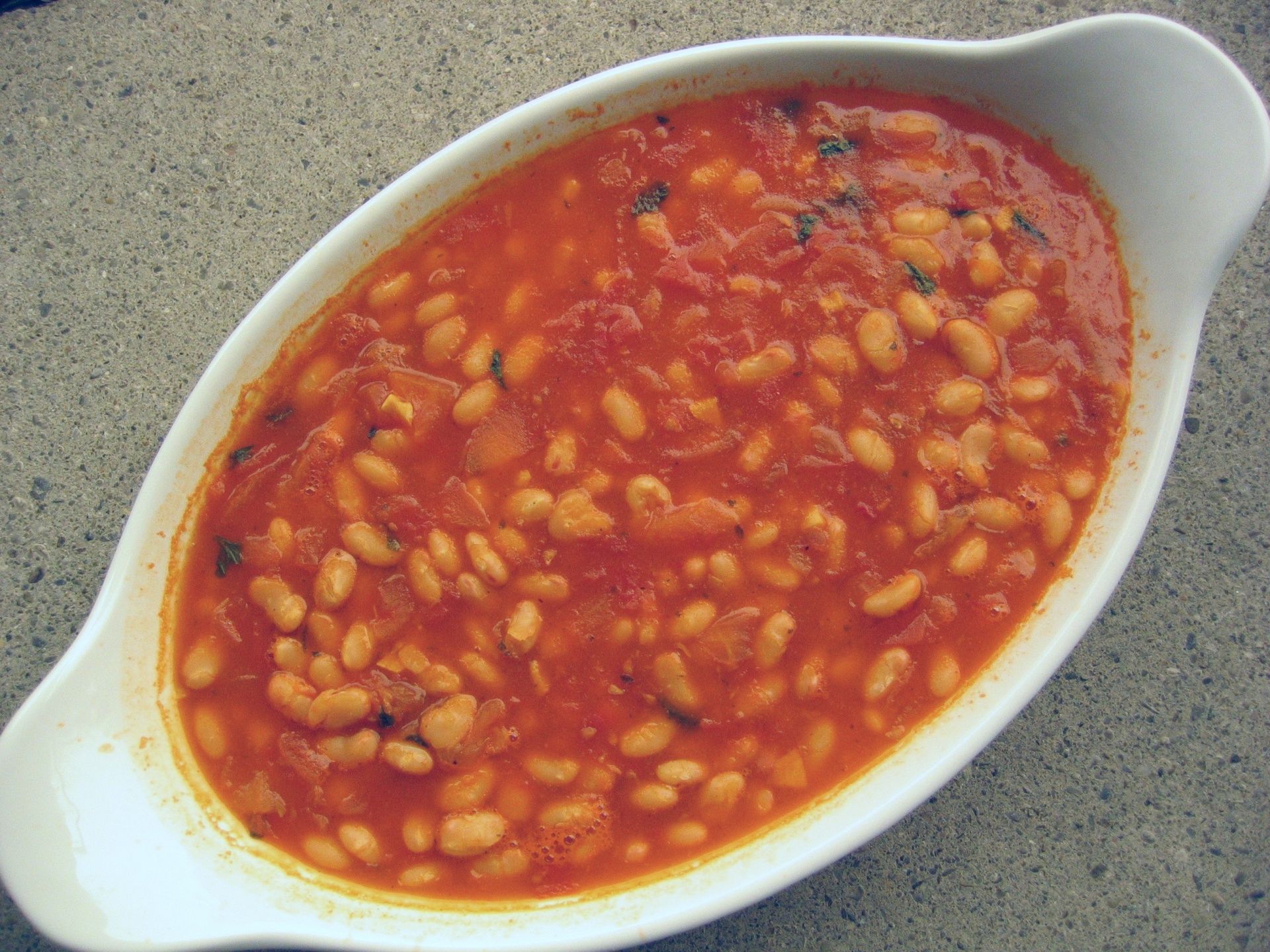 Bohnen in Tomatensugo