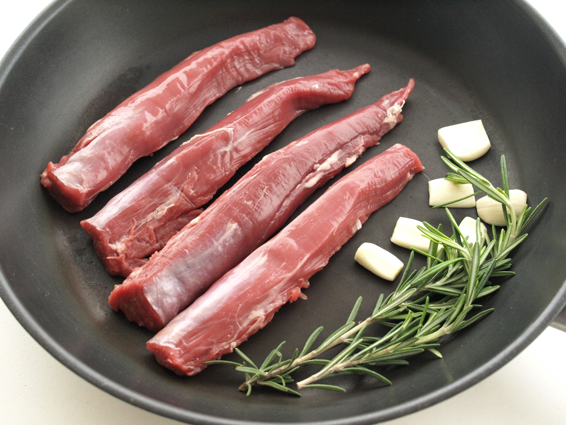 Lammfilets auf Weiwein-Sauce