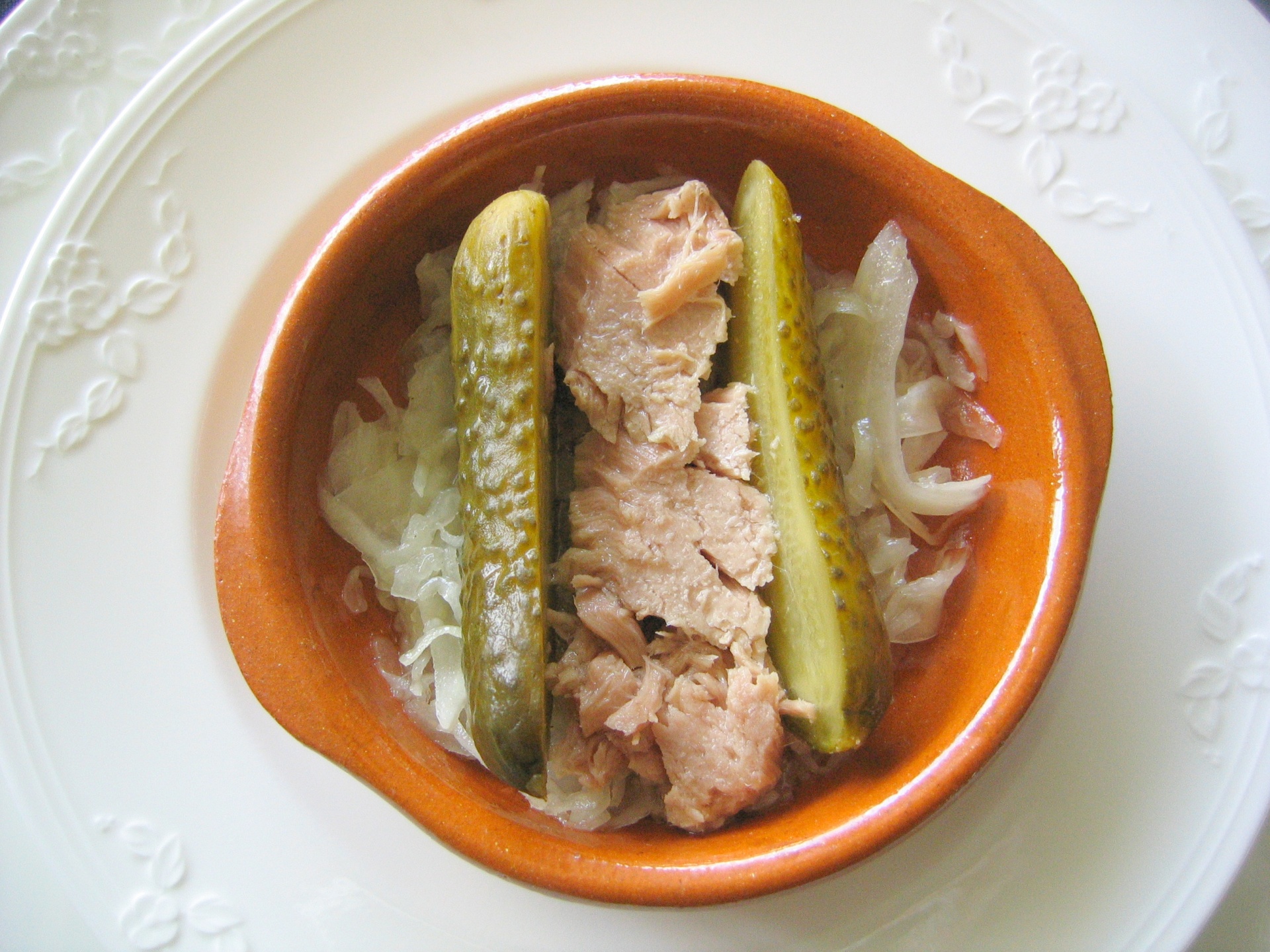 Essiggurke mit Thunfisch