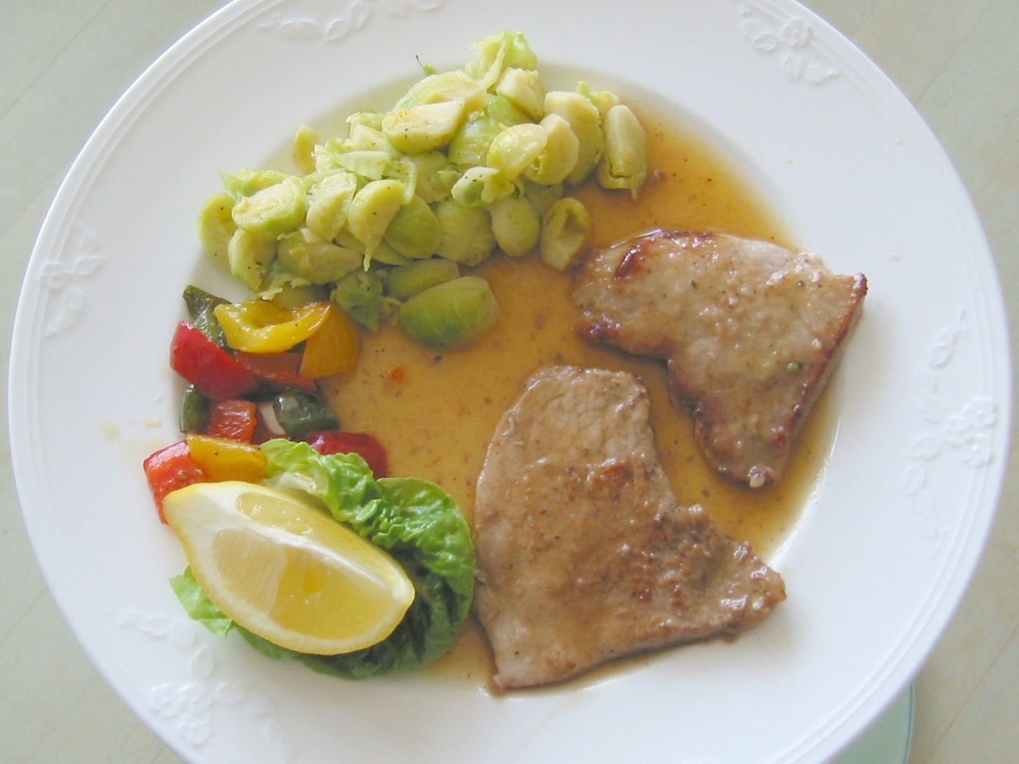 Kalbsschnitzel mit Rosenkohl und
              Paprikagemse