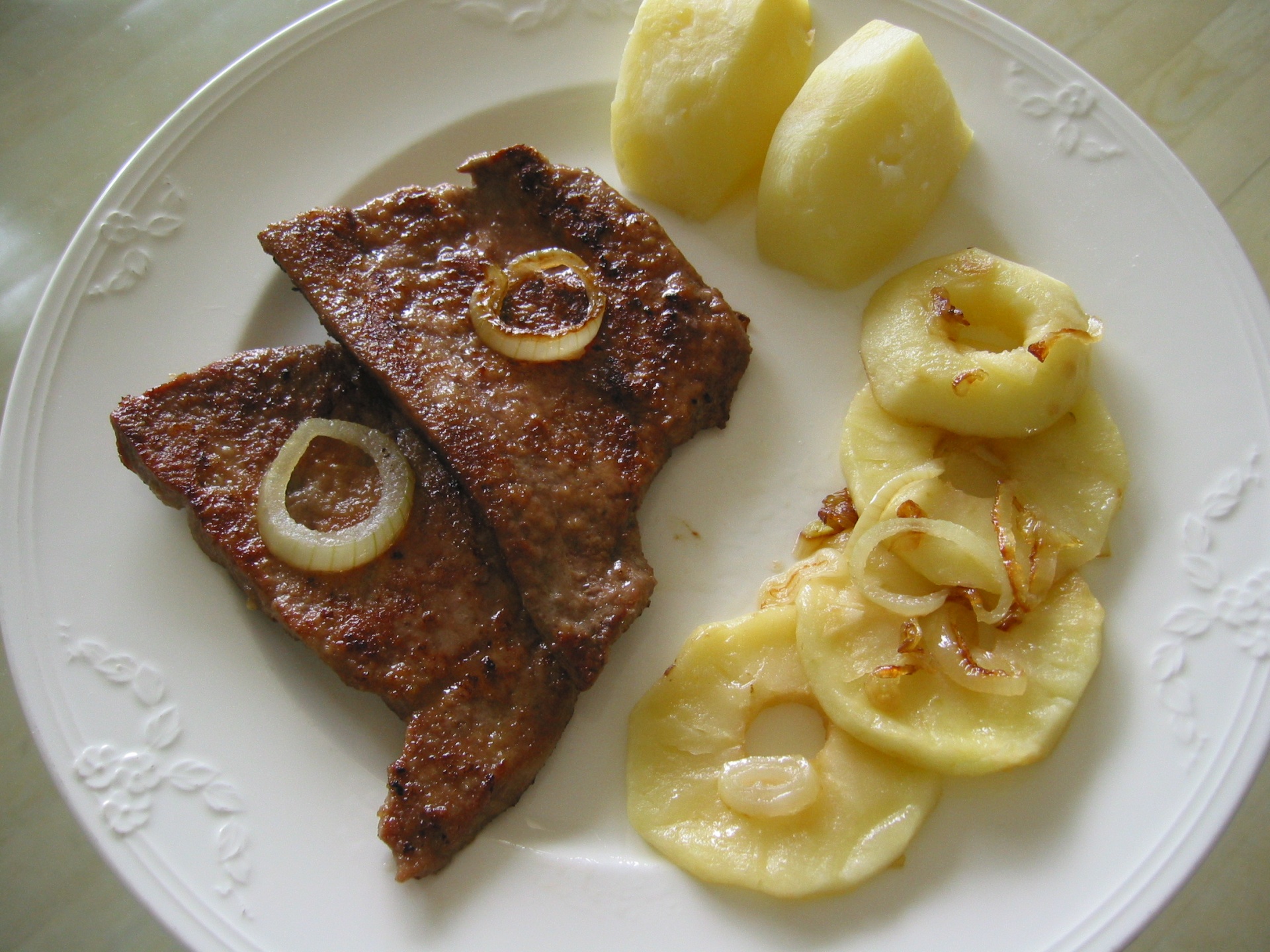 Kalbsleber mit Apfelringen