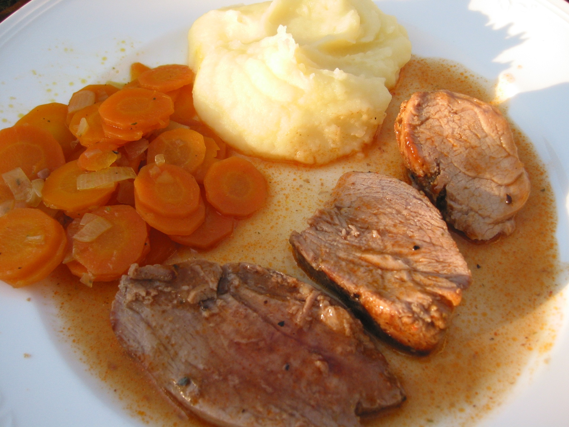 Schweinefilet mit Karotten und Kartoffelbrei