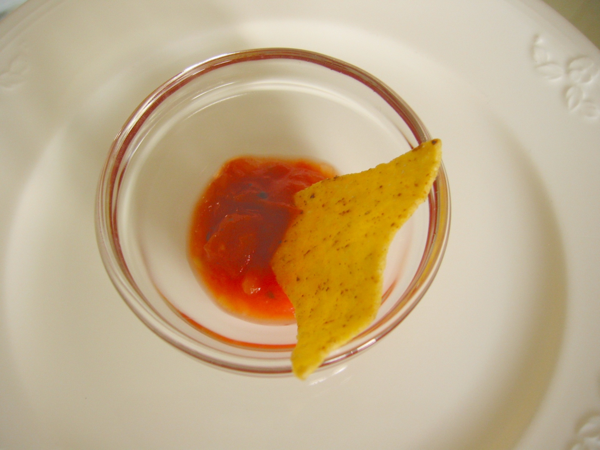 Nachos mit Hot Chili Sauce