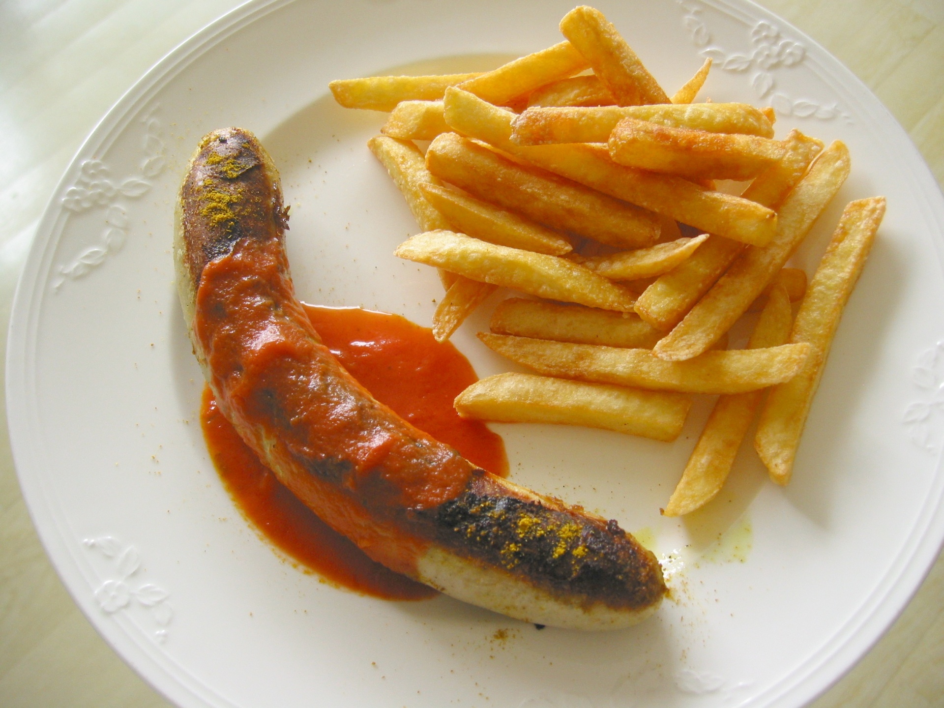 Currywurst mit Pommes frites