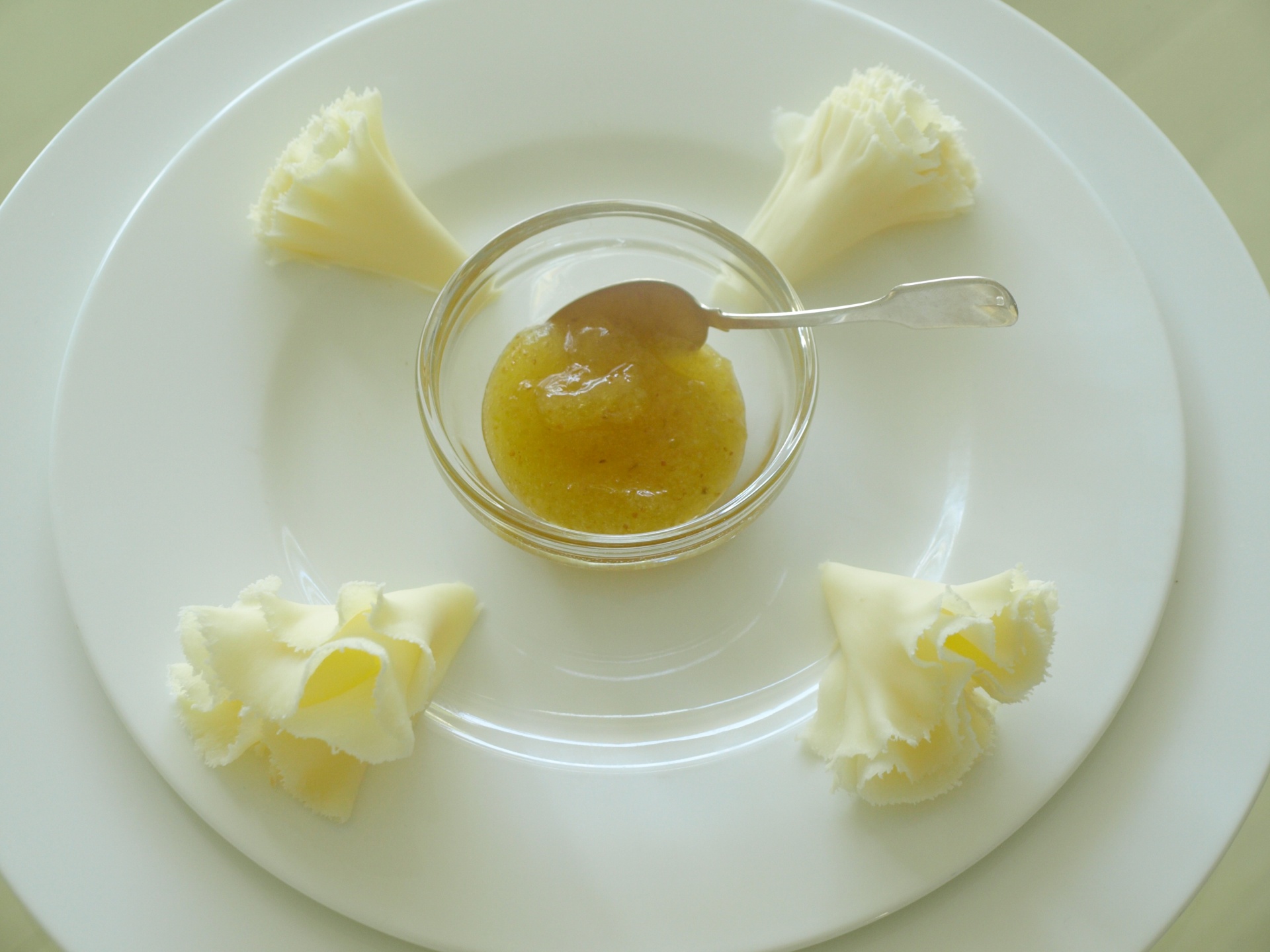 Mnchskopfkse (Tte de Moine) mit Tessiner
              Feigensenf-Sauce