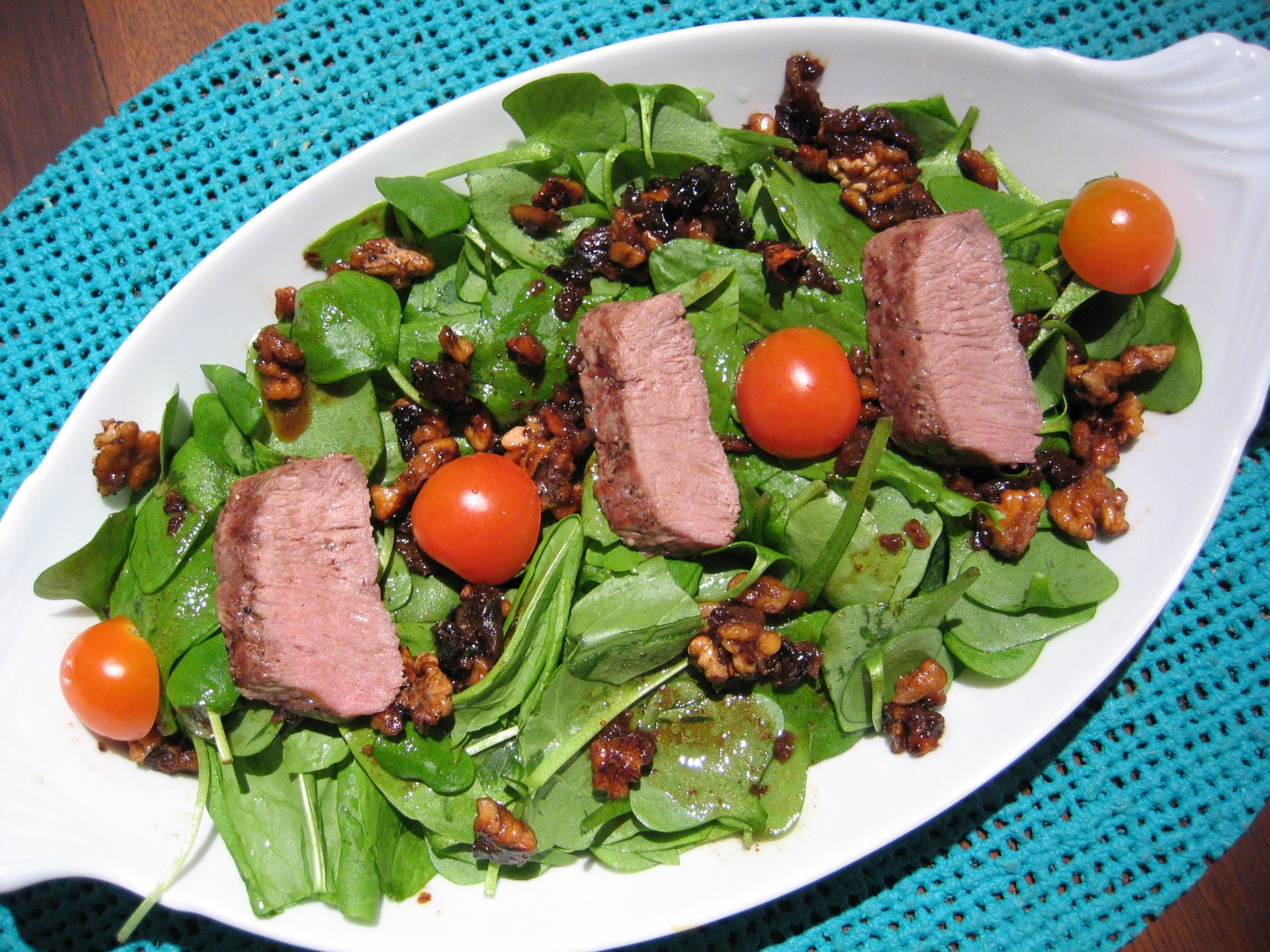 Lammlachse auf Portulak-Salat