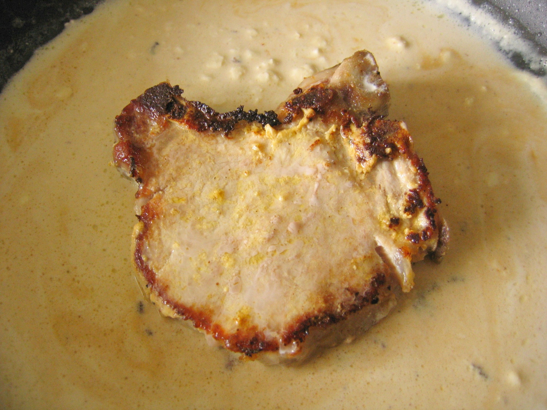 Schweinekotelett mit Senfsauce