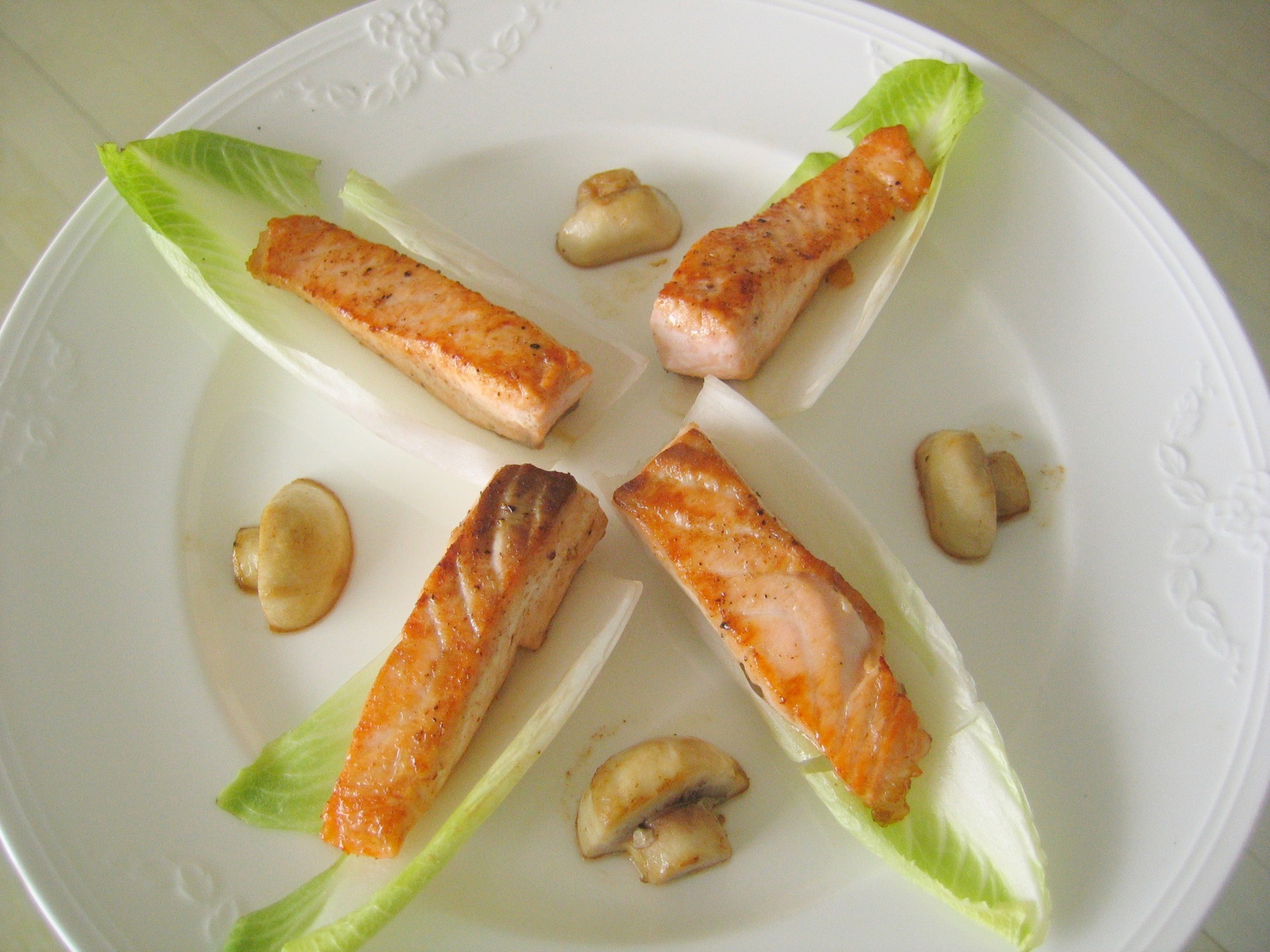 Lachs auf Chicore