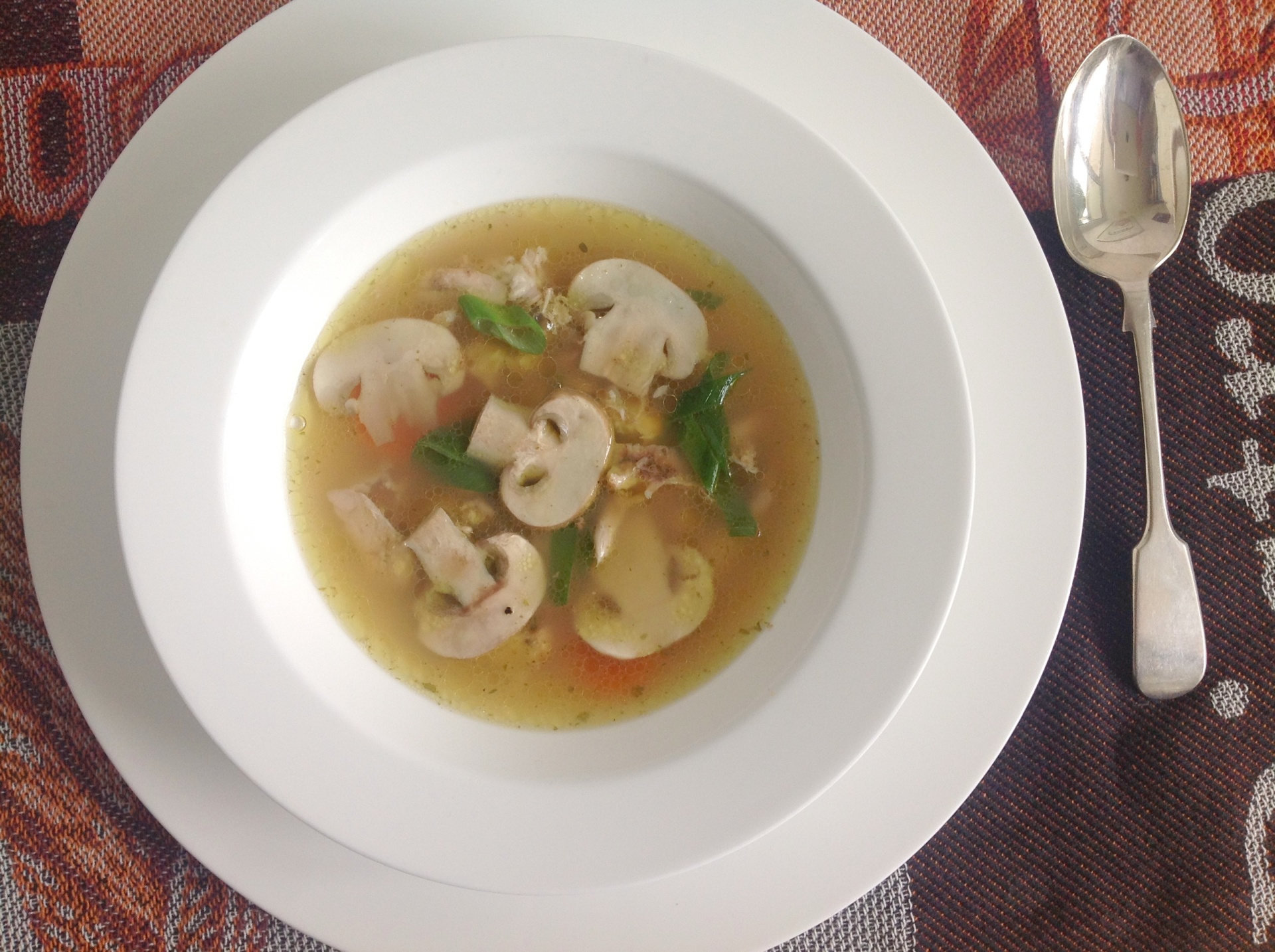 Hhnersuppe mit Pilzen