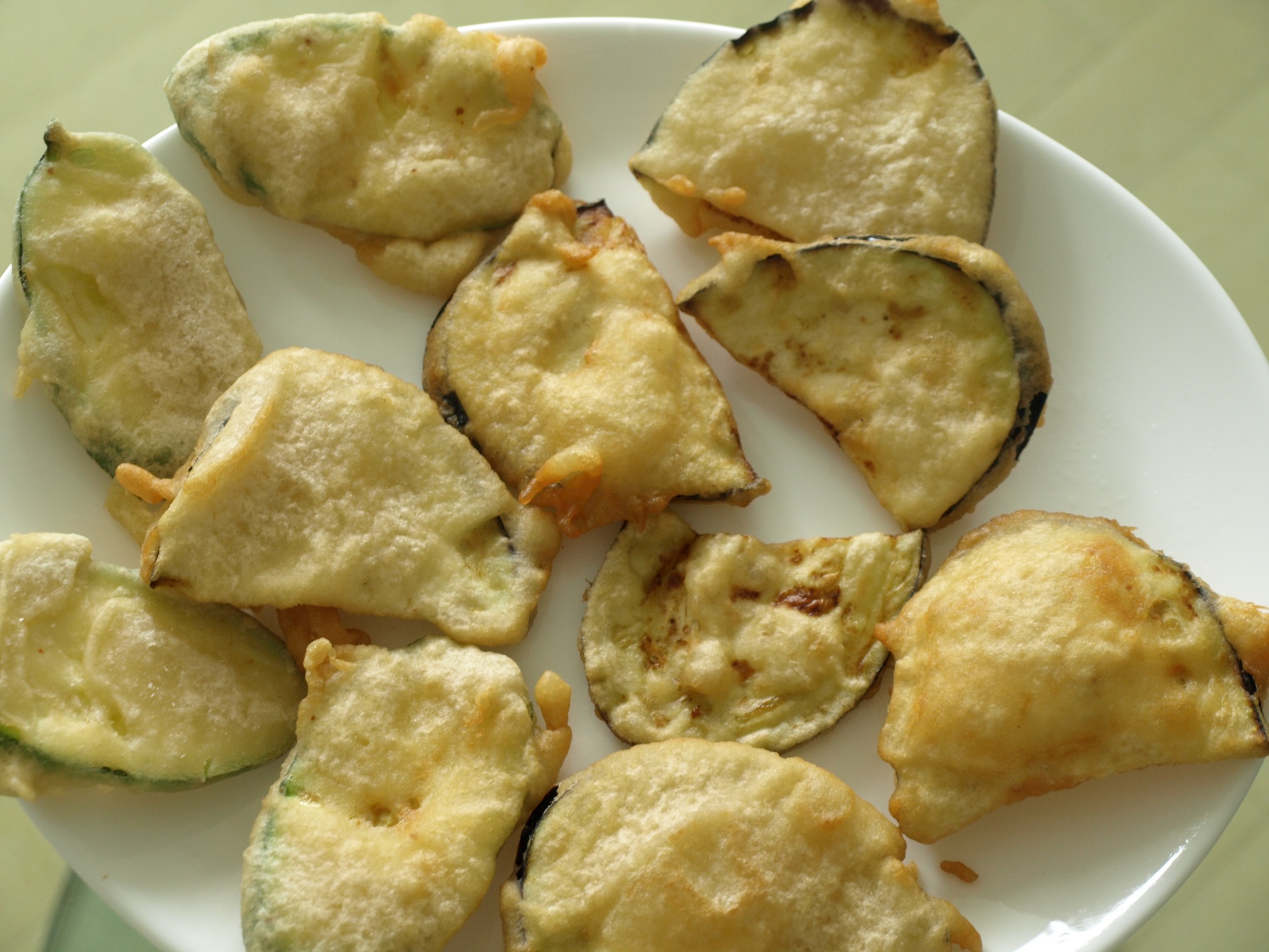 Zucchinischeiben im Backteig