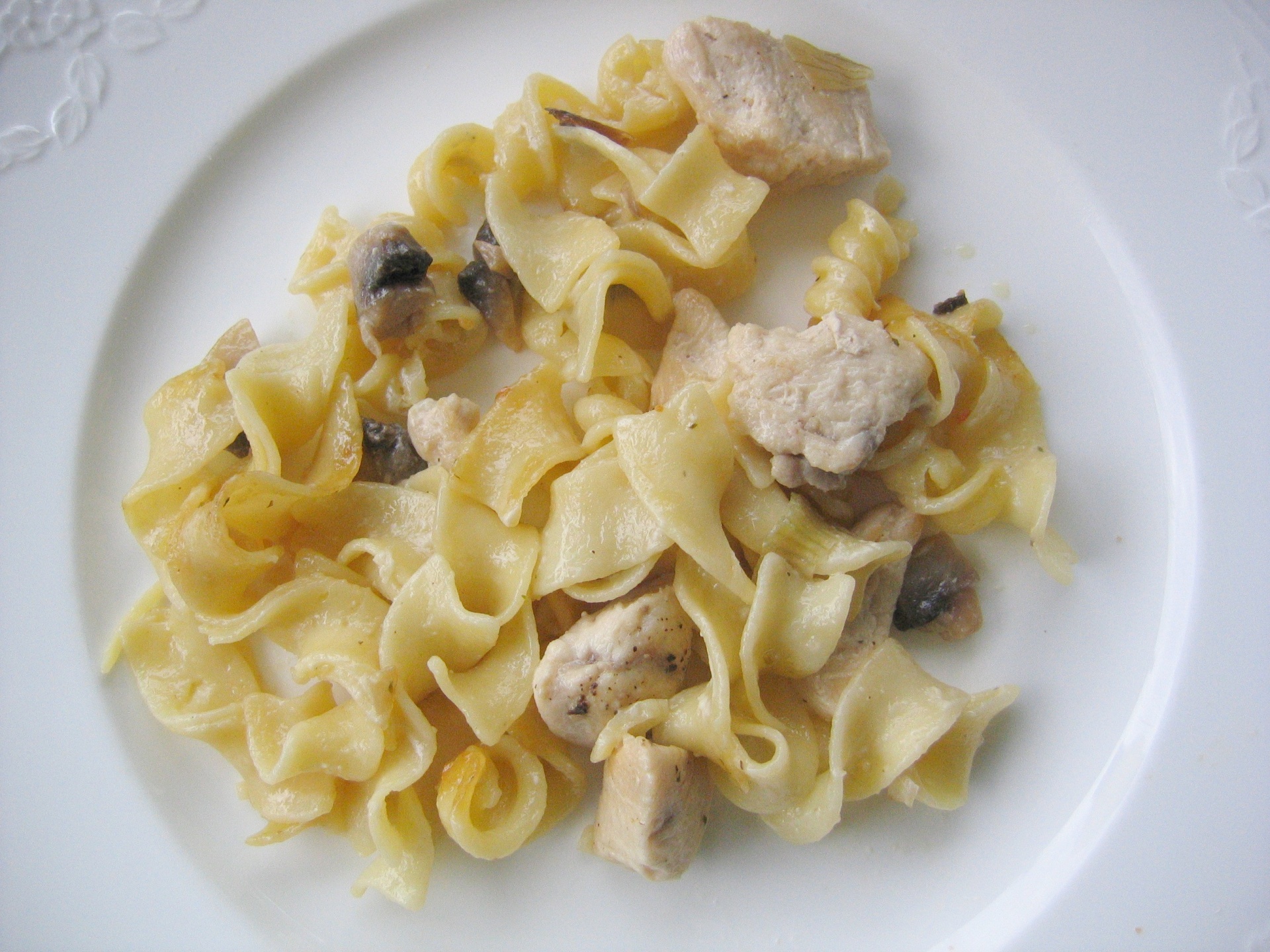Tagliatelle mit Hhnchensauce und Champignons