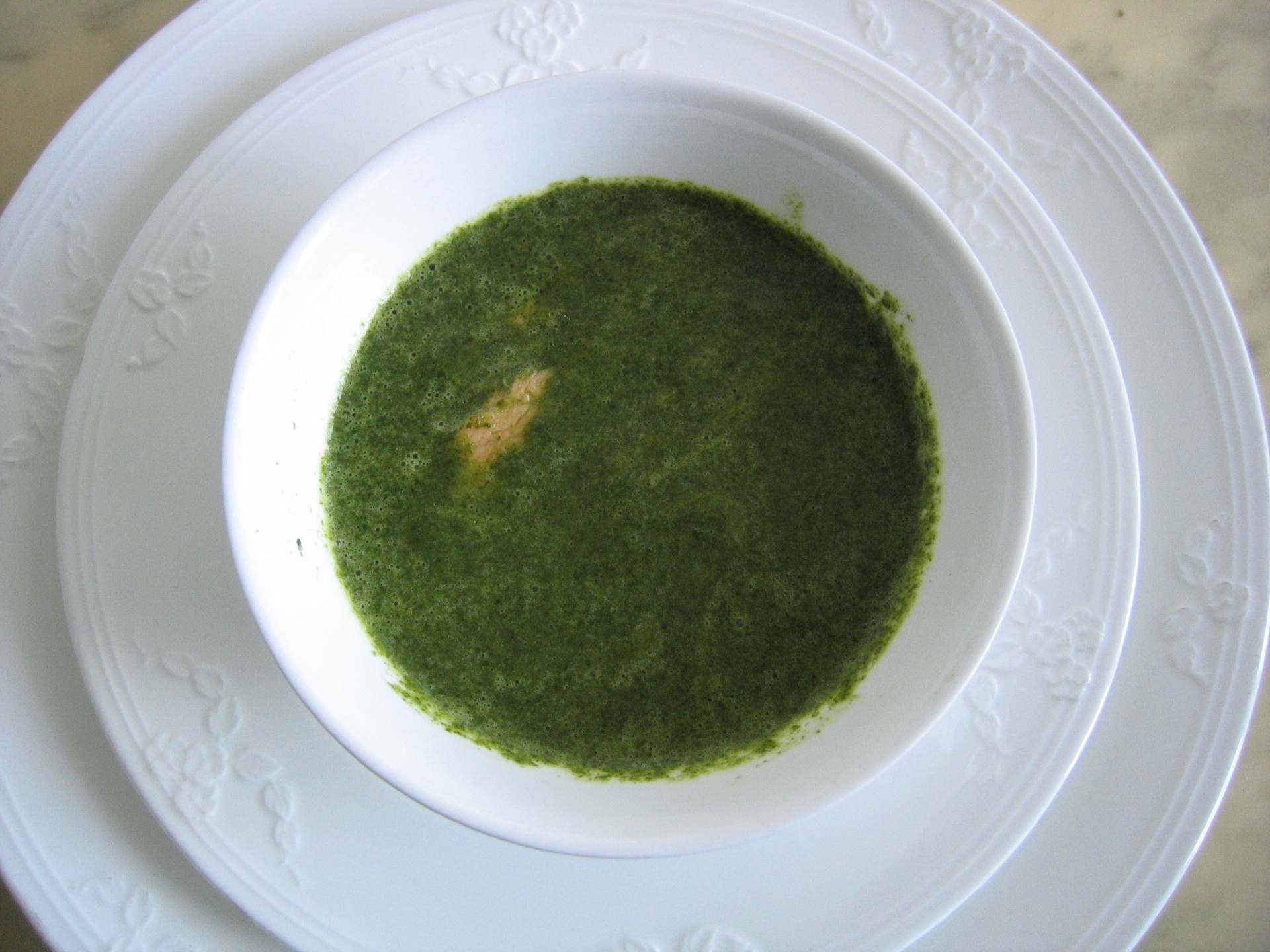Spinatcremesuppe mit Lachsstreifen