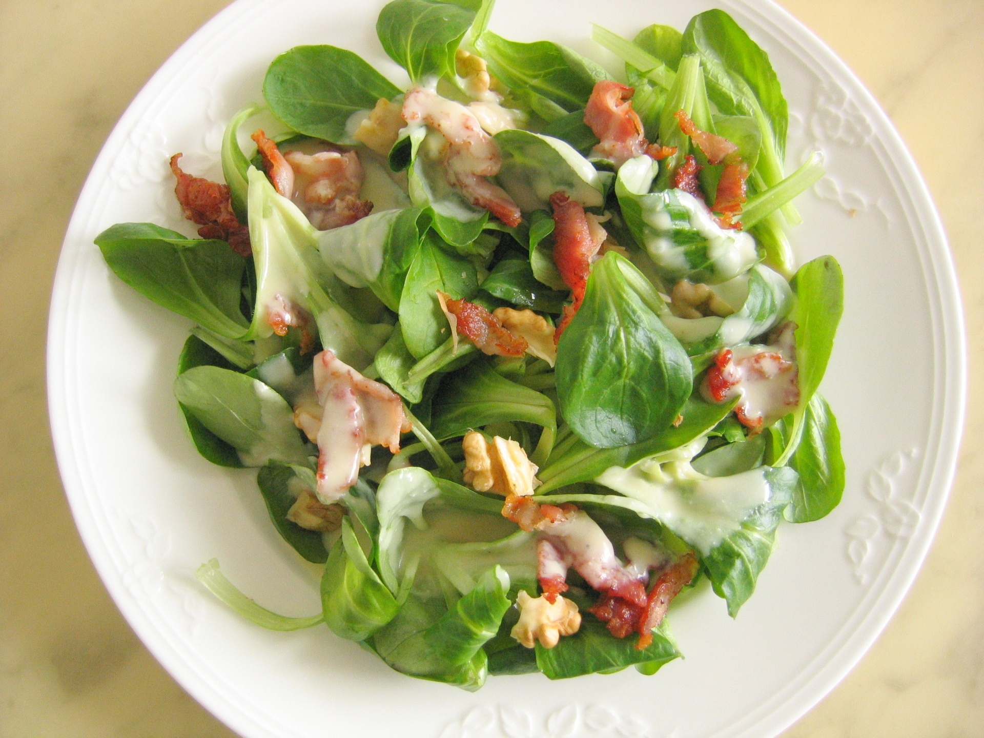 Feldsalat mit Walnssen