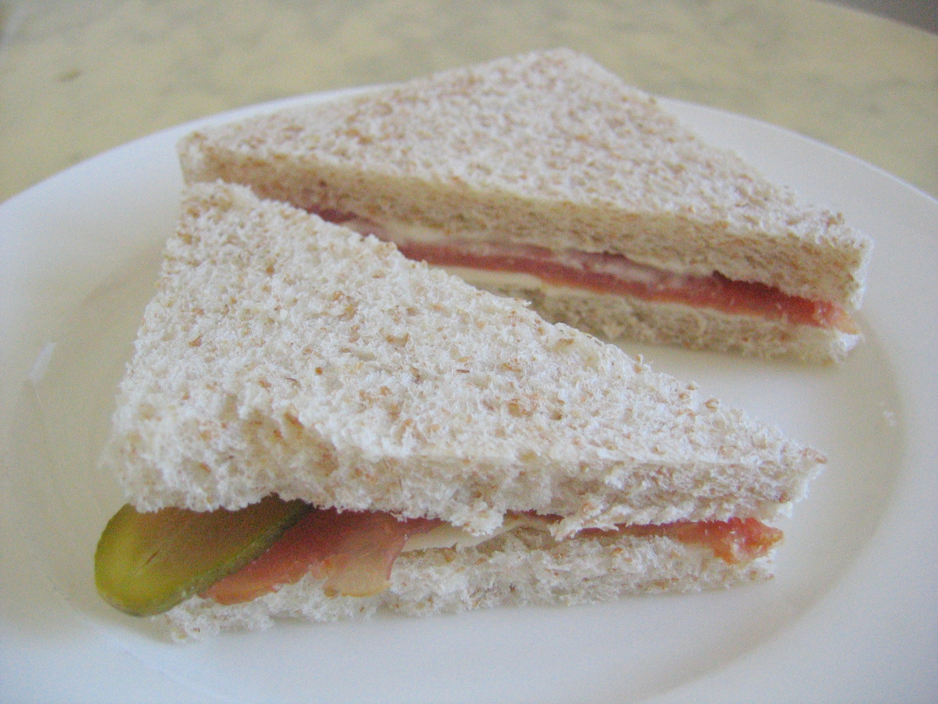 Tramezzini mit Lachsschinken