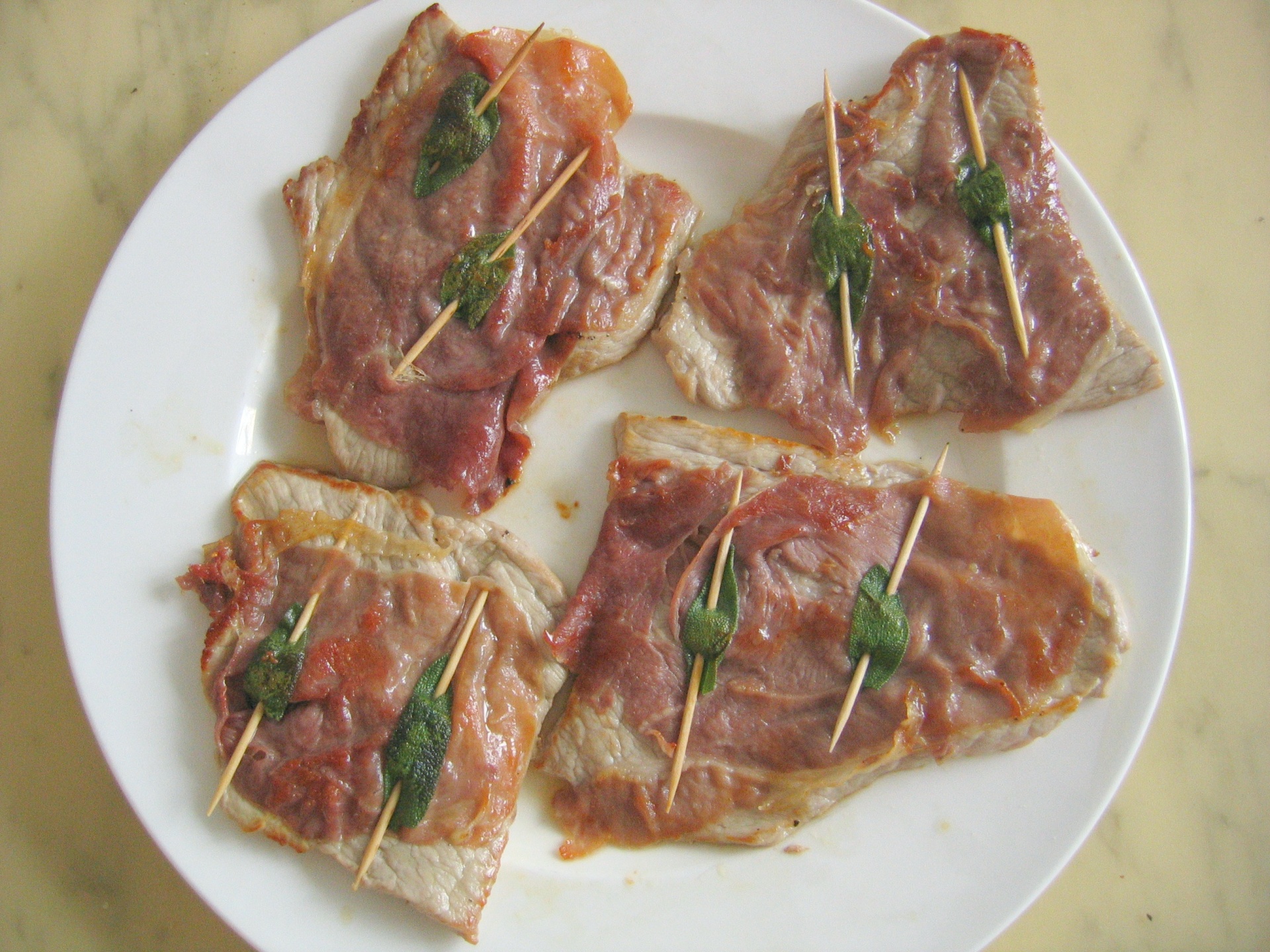 Kalbsschnitzel mit Parmaschinken