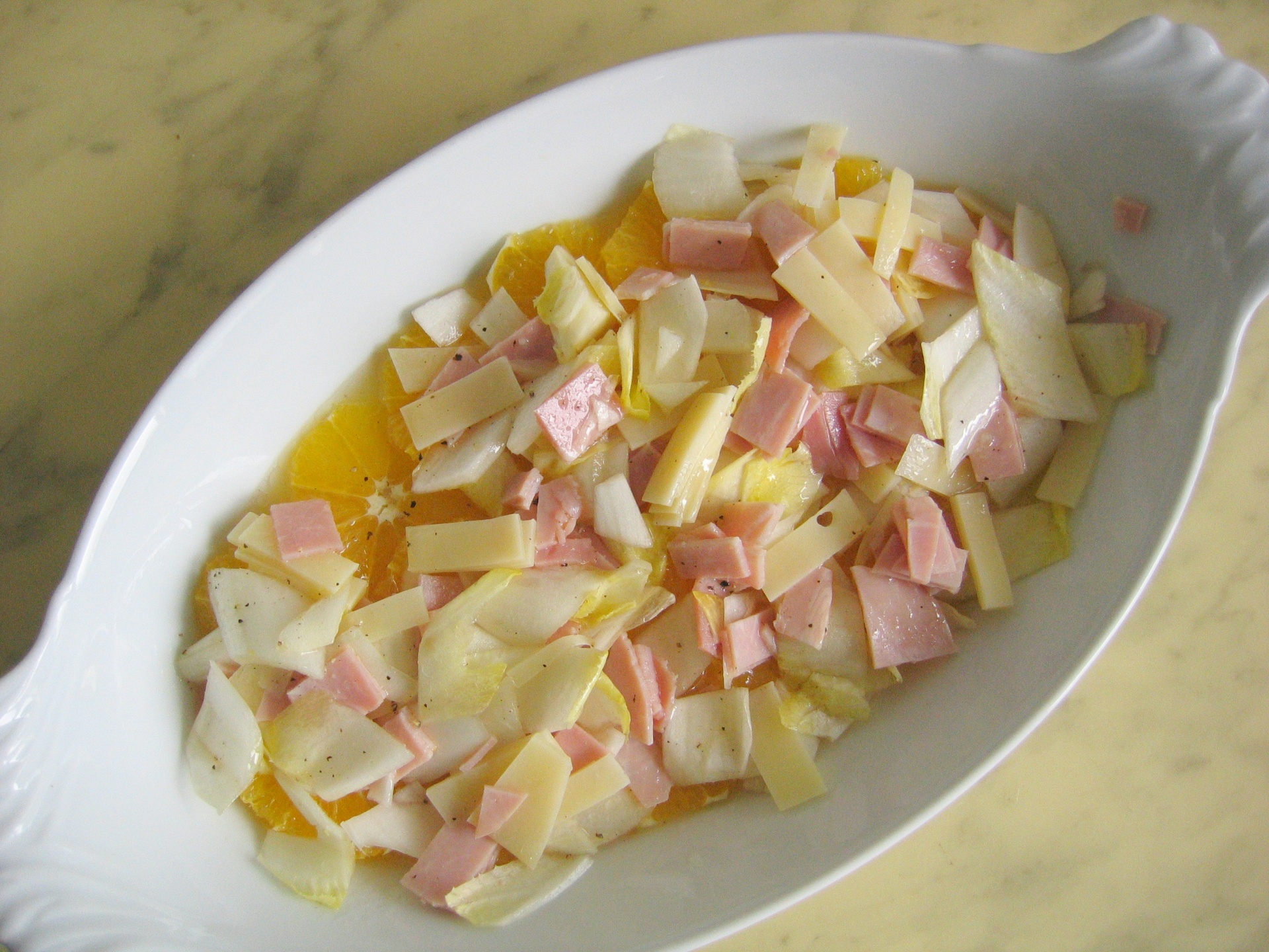 Orangensalat mit Chicore, Schinken und Kse