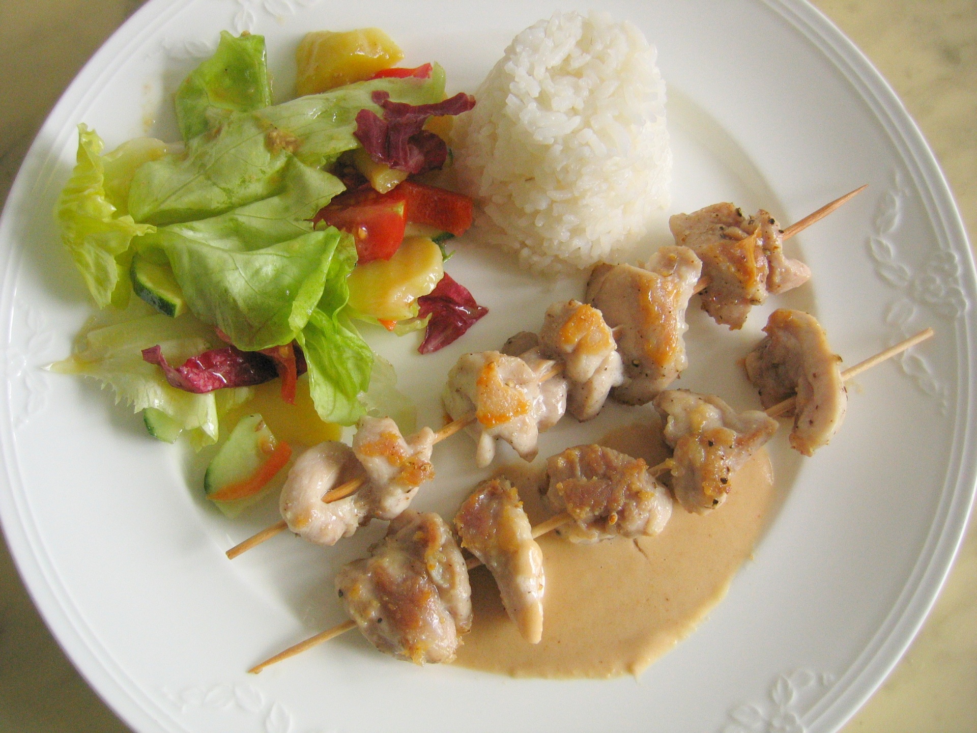 Hhnchenspiee mit Erdnuss-Sauce und
              Thai-Reis