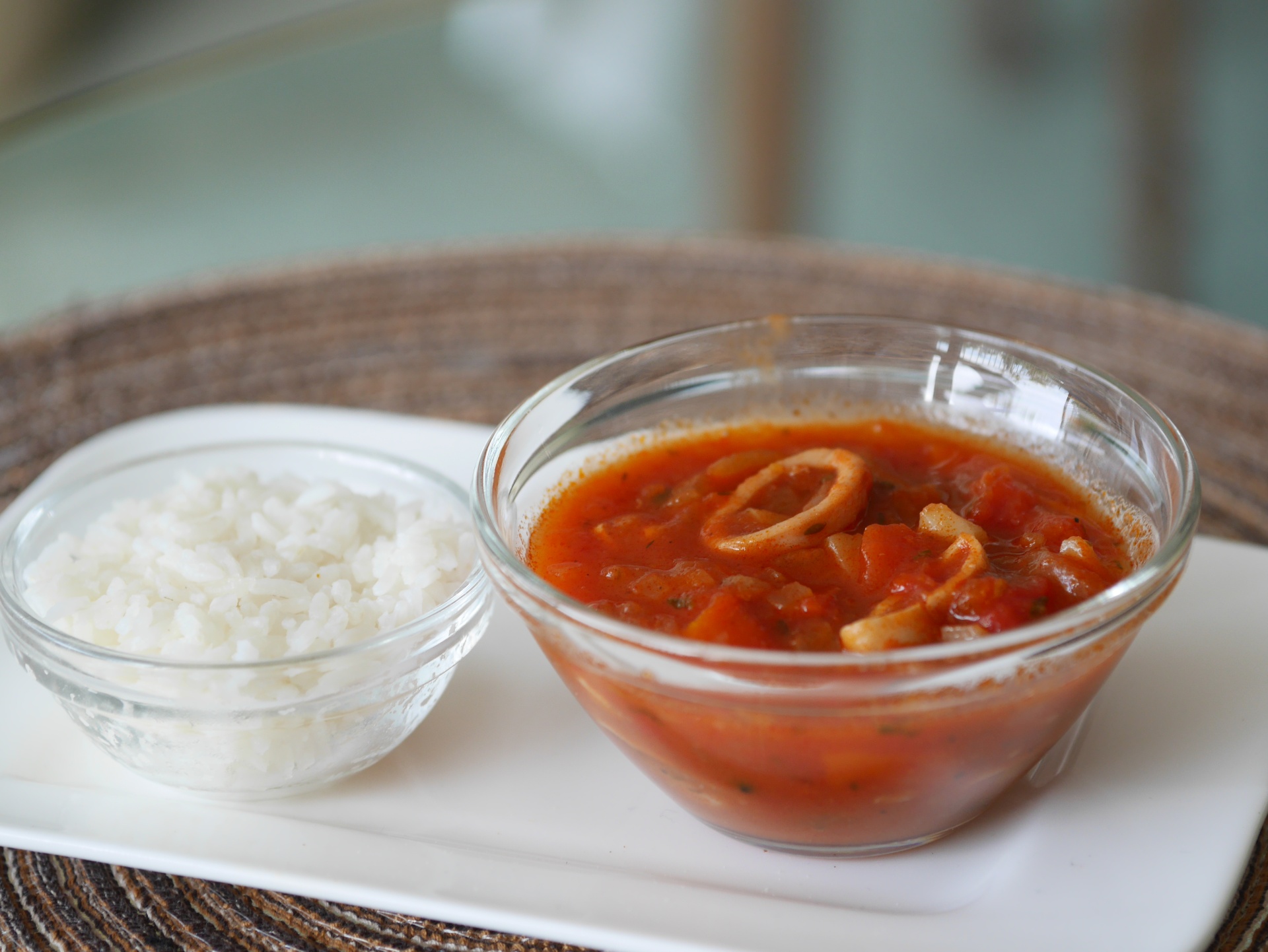 Tintenfische in pikanter Sauce
