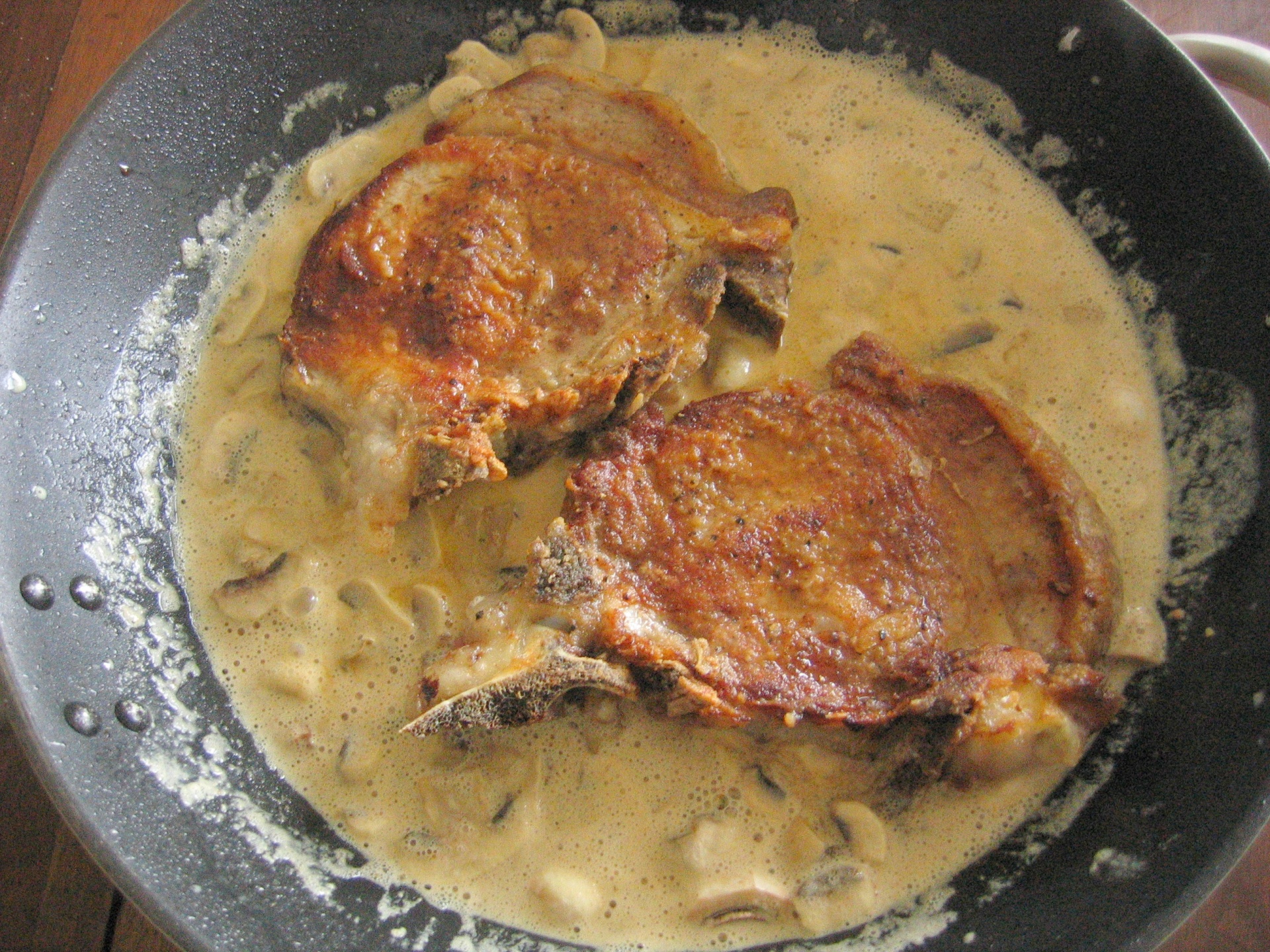 Kalbskoteletts mit Pilzsauce