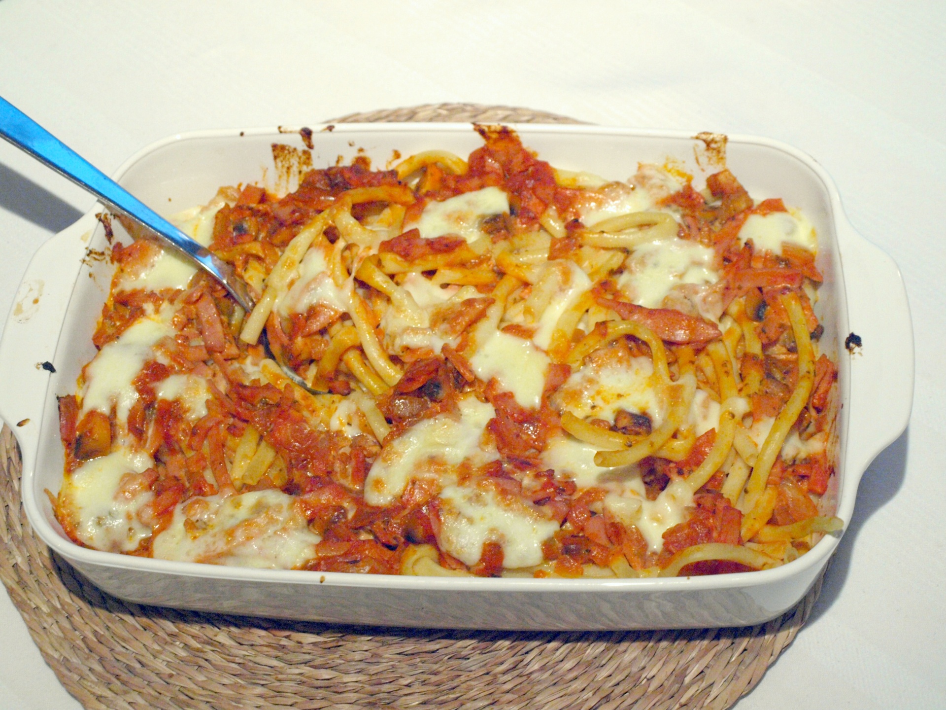Mediterraner Makkaroniauflauf mit Champignons