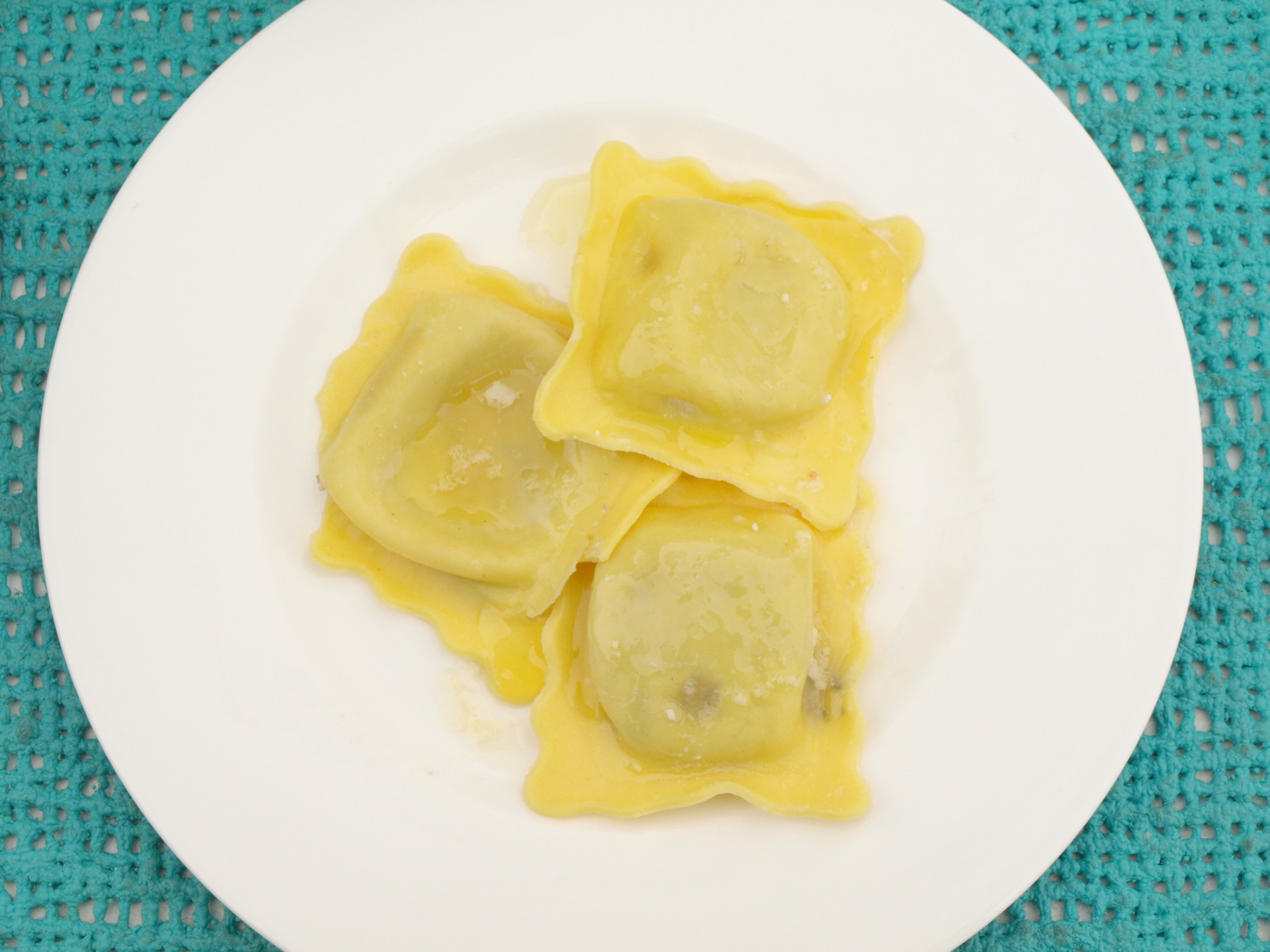 Frische Ravioli mit Steinpilzen und
              Buttersauce