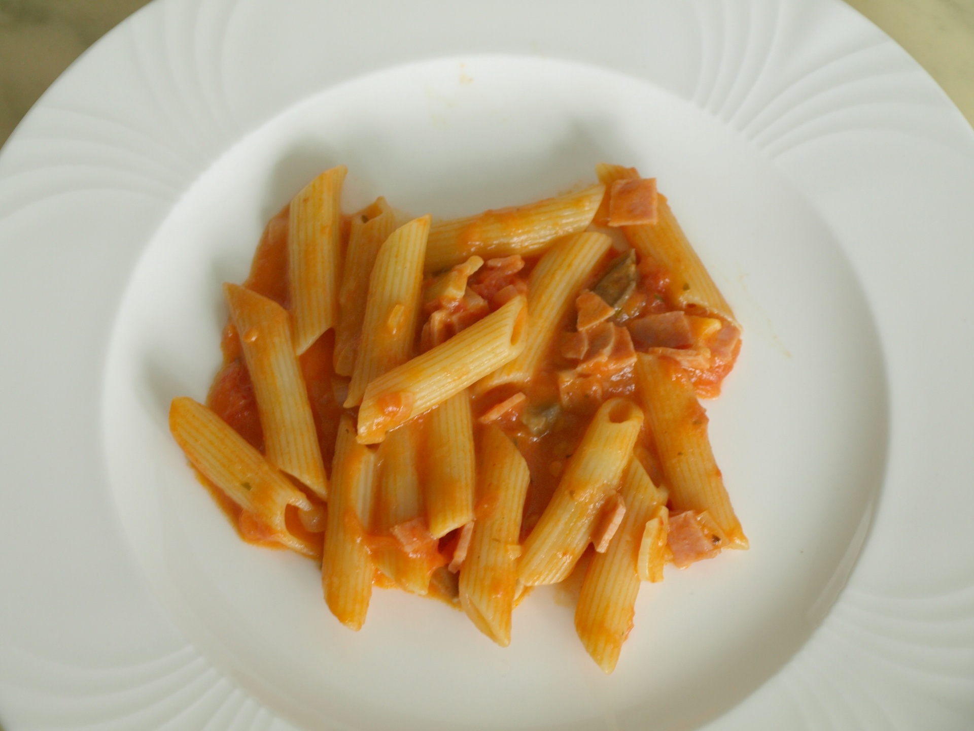 Penne rigate mit Tomatensauce
