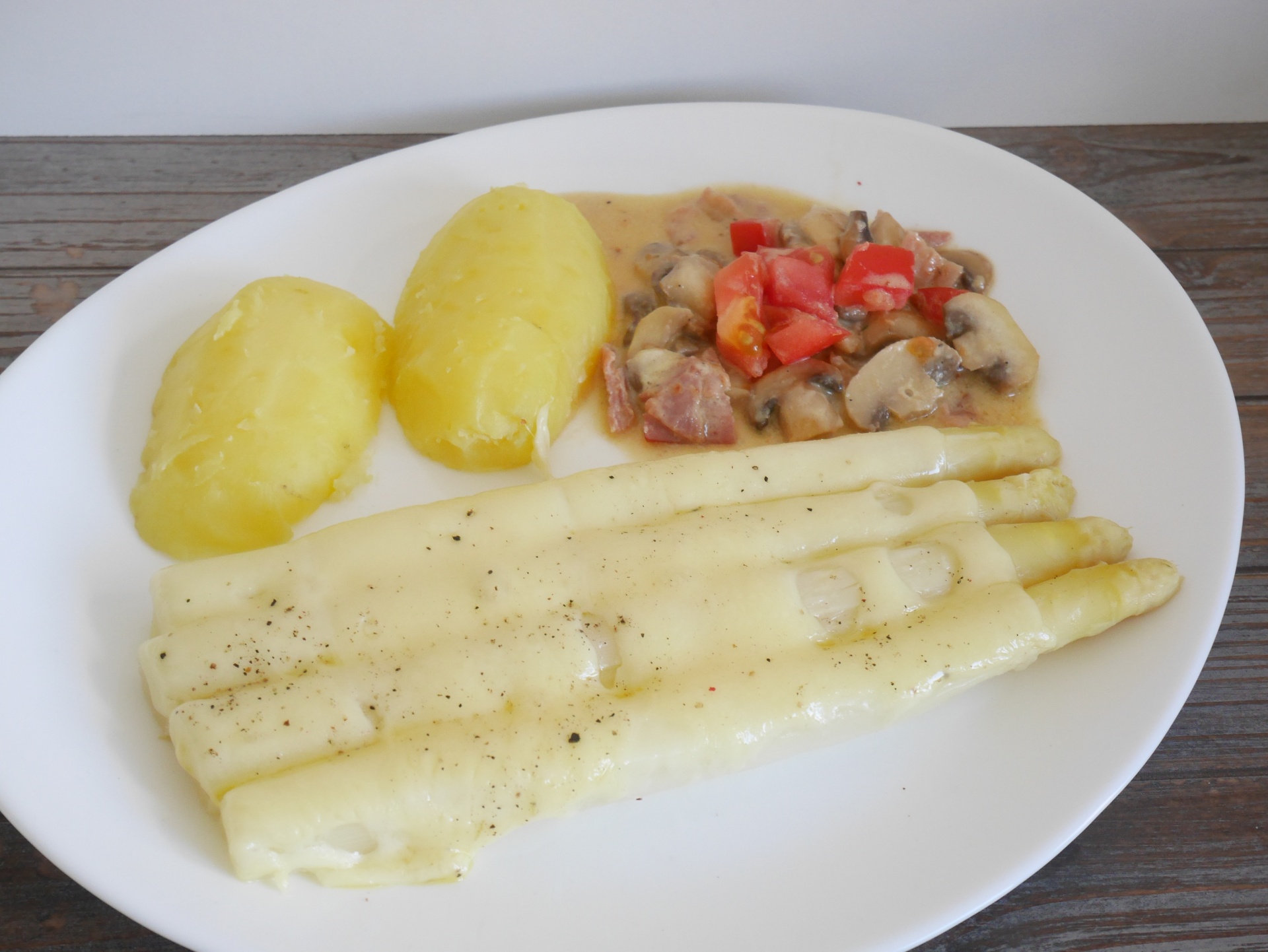 berbackener Spargel mit Champignonsauce