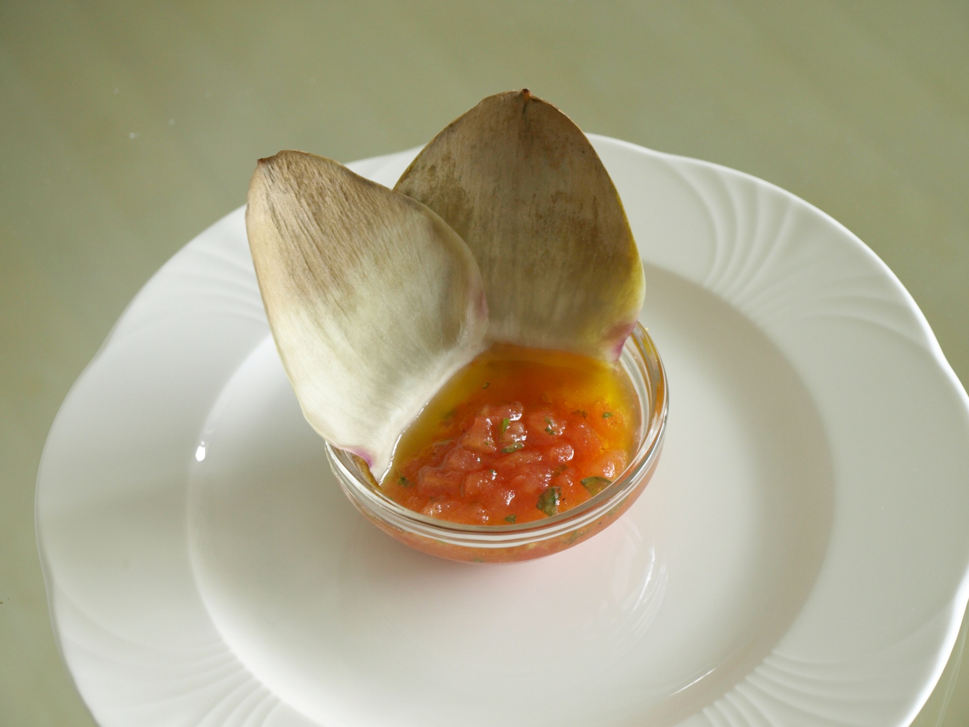 Artischockenbltter mit Tomatenvinaigrette