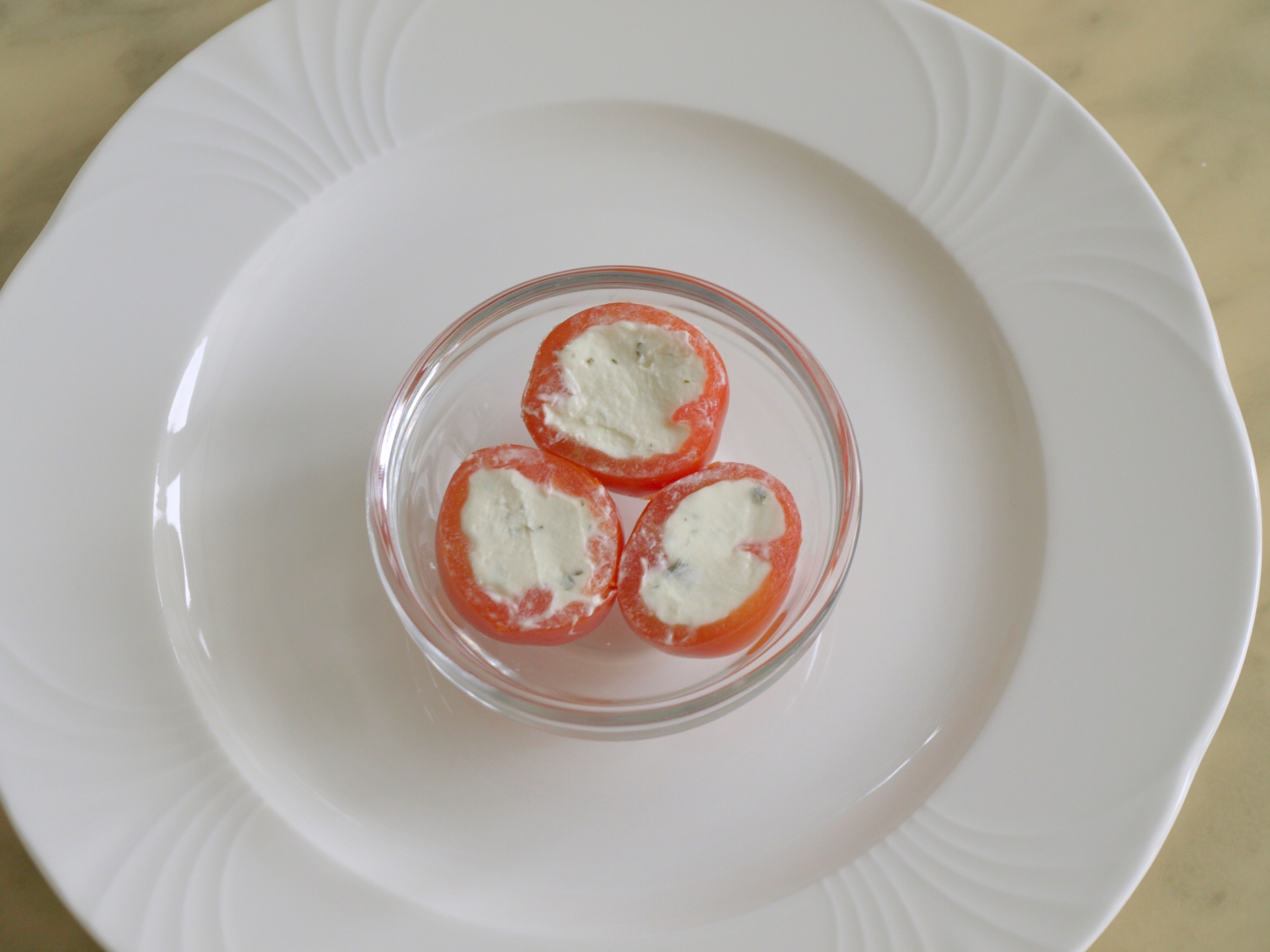 Kirschtomaten mit Kruterkse