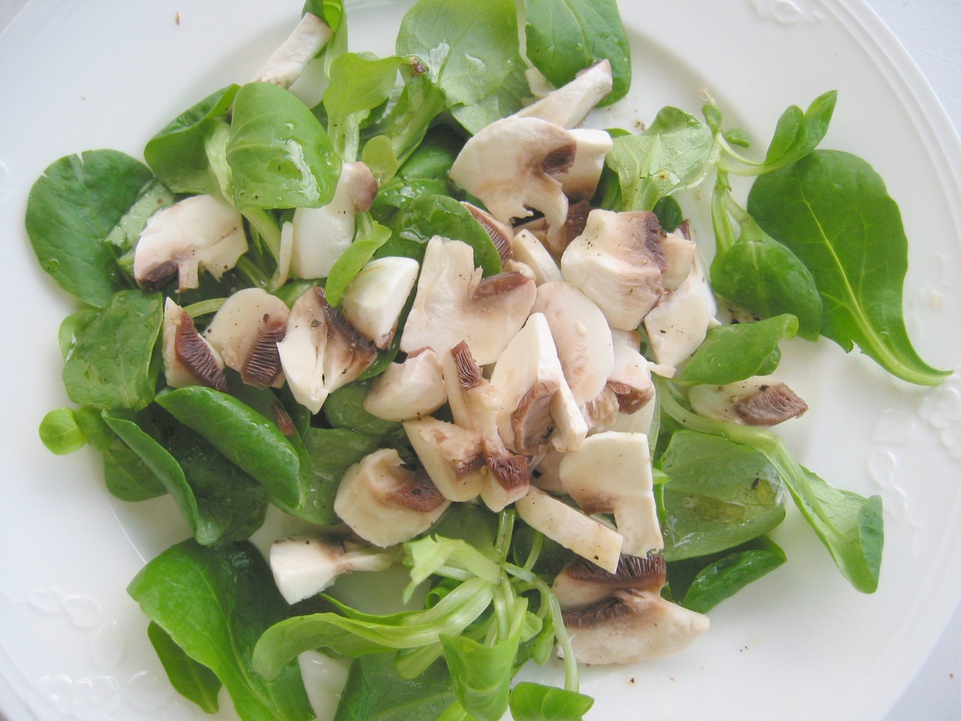 Feldsalat mit Champignons