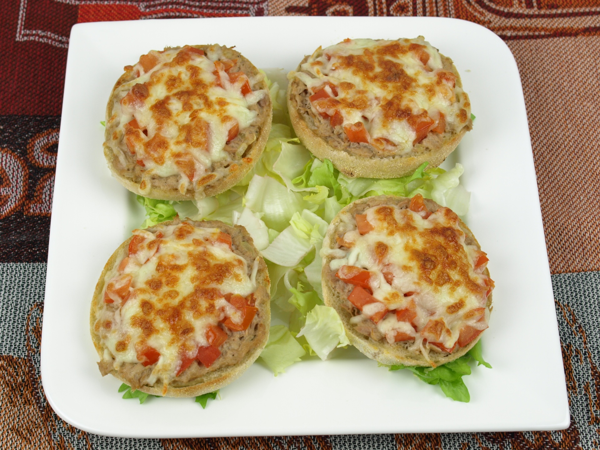 berbackene Toasties mit Thunfisch und
              Tomaten
