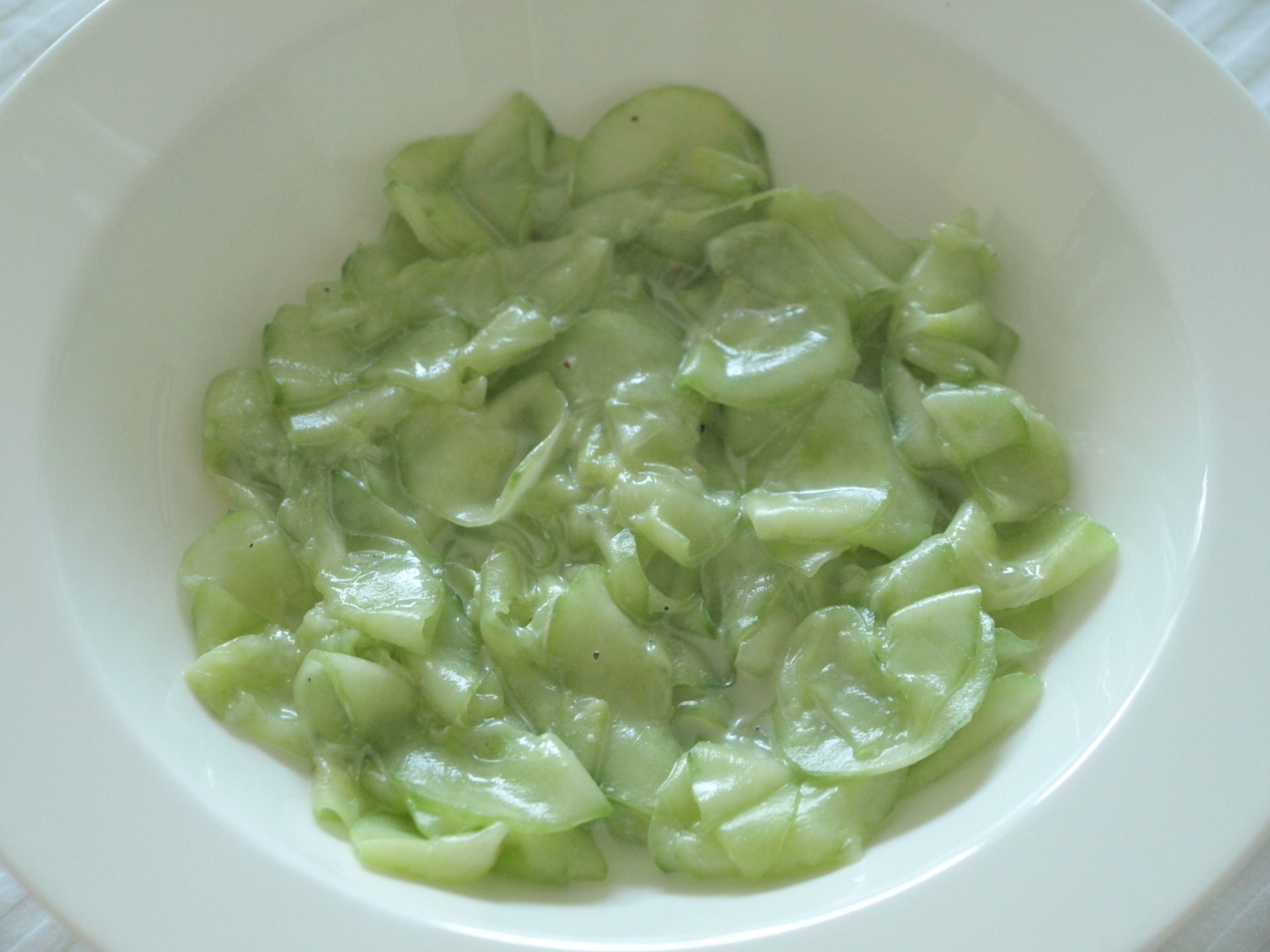 Gurkensalat mit Sahnesauce