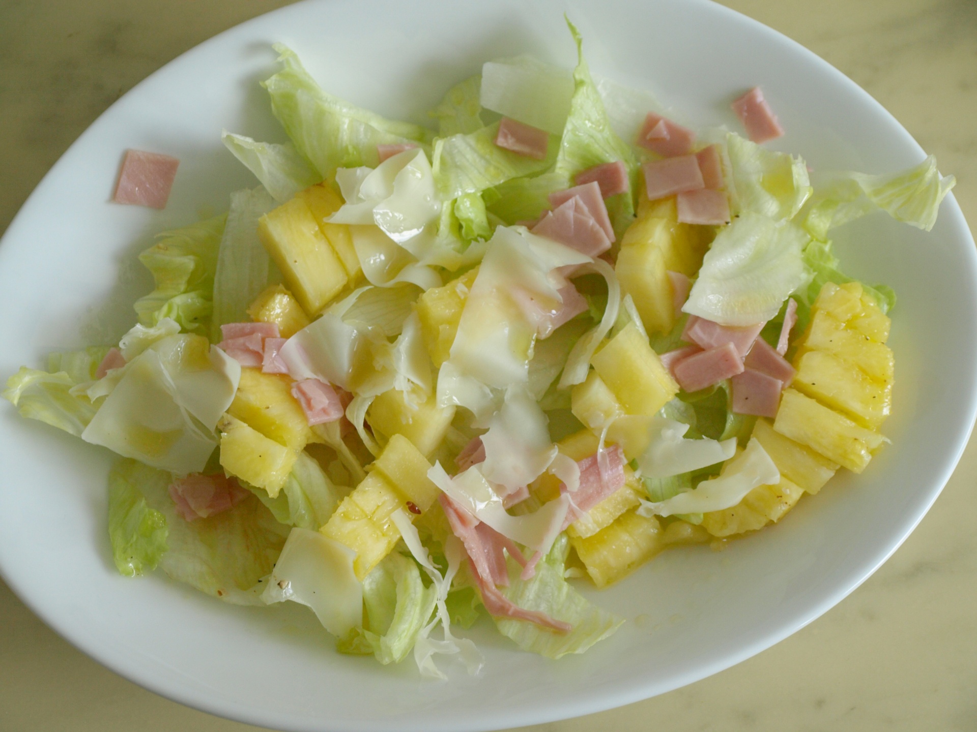Eissalat mit Ananas, Schinken und Kse
